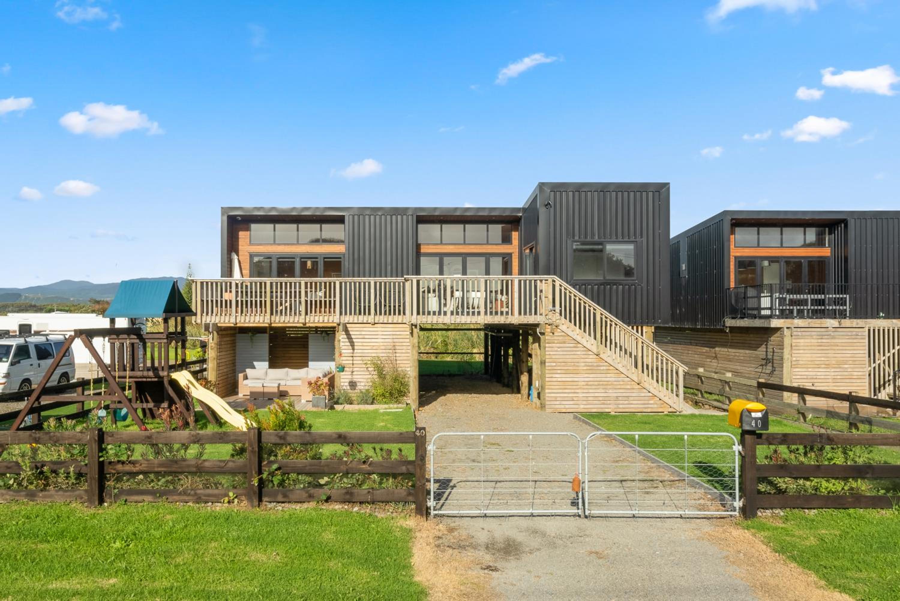 Beachside Sanctuary - Otaki Beach Holiday Home