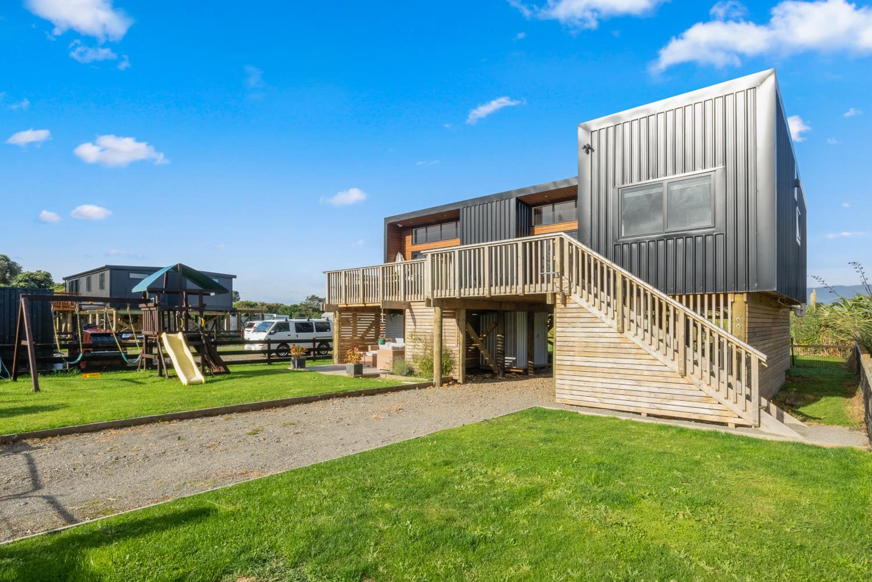 Beachside Sanctuary - Otaki Beach Holiday Home