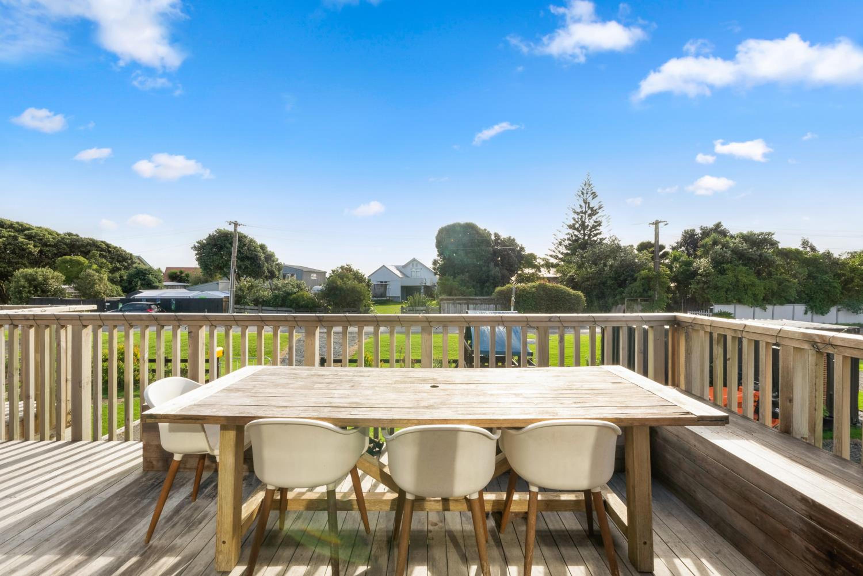 Beachside Sanctuary - Otaki Beach Holiday Home