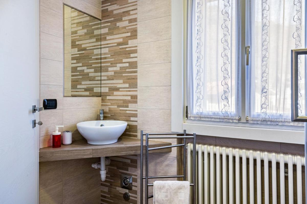 Casa Mara en Predazzo — bathroom