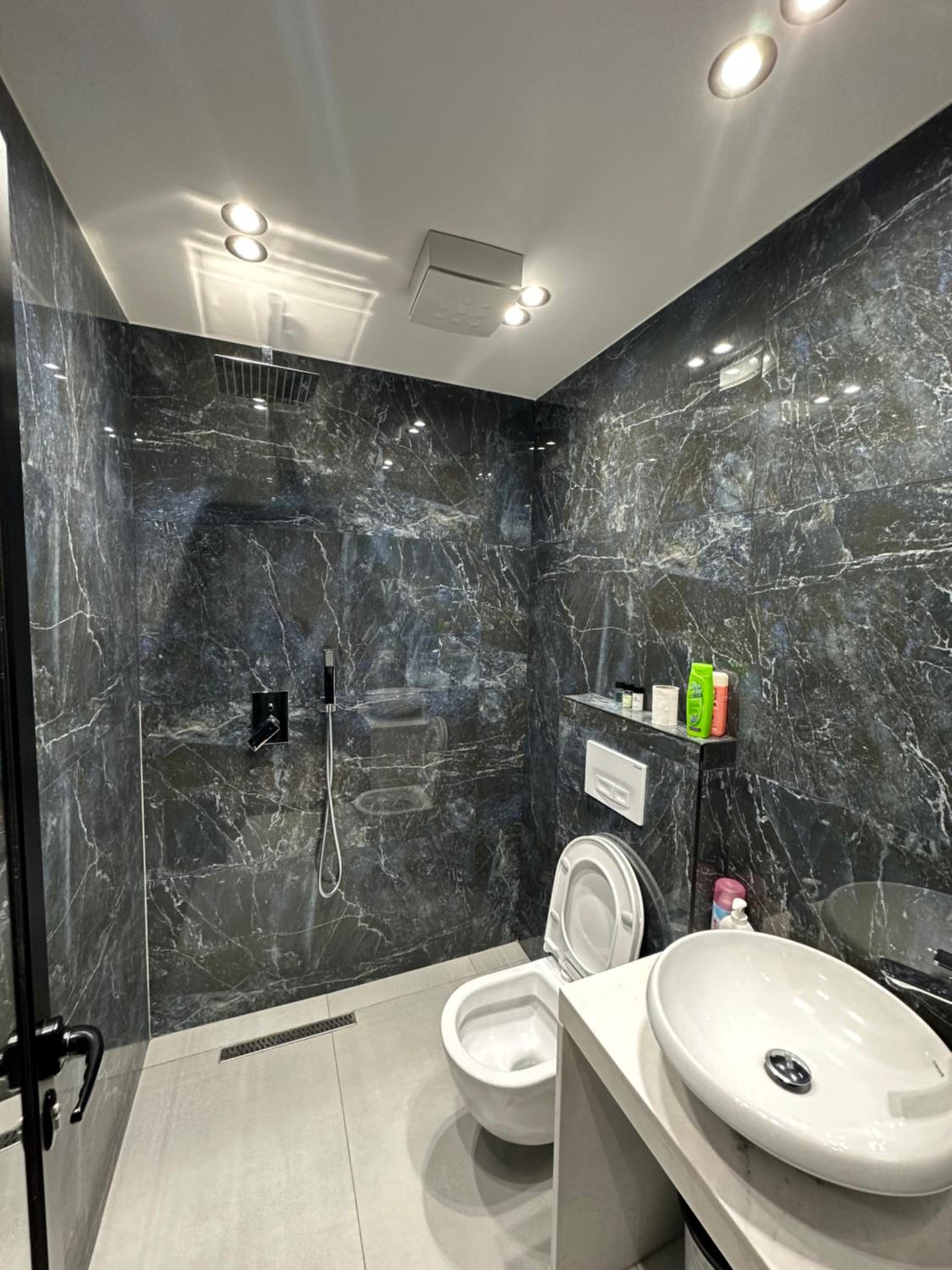 Enzo Rooms Center