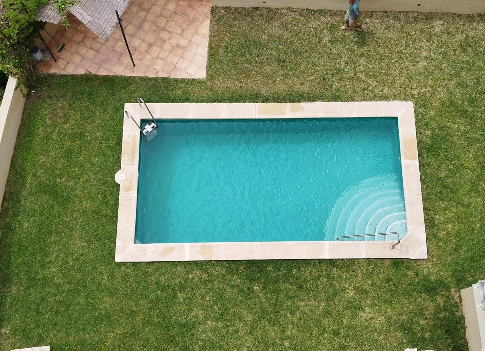Doble terraza espacioso con vistas, piscina y parking
