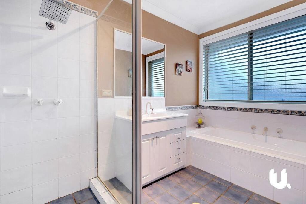 Blue Haven Retreat - Glenmore Park Pool Home