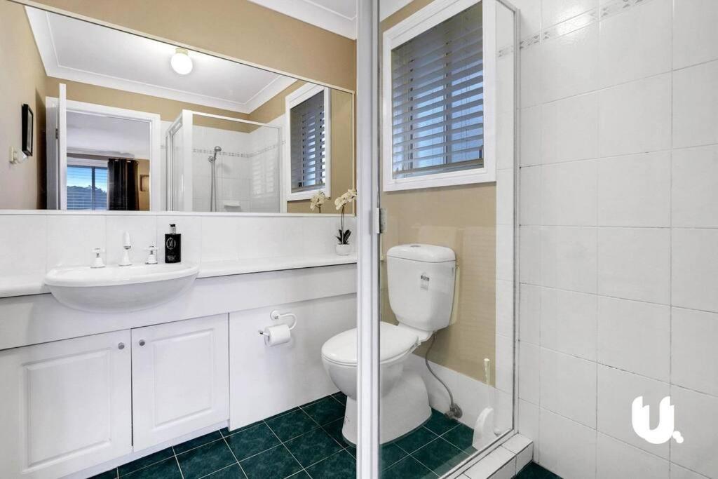 Blue Haven Retreat - Glenmore Park Pool Home