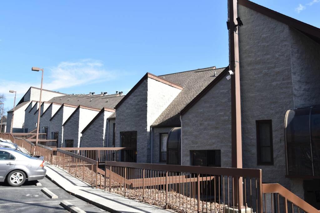 Cozy Mountain Getaway! Mountain views! 2 bed, 2 bath, Sleeps 6 view 5