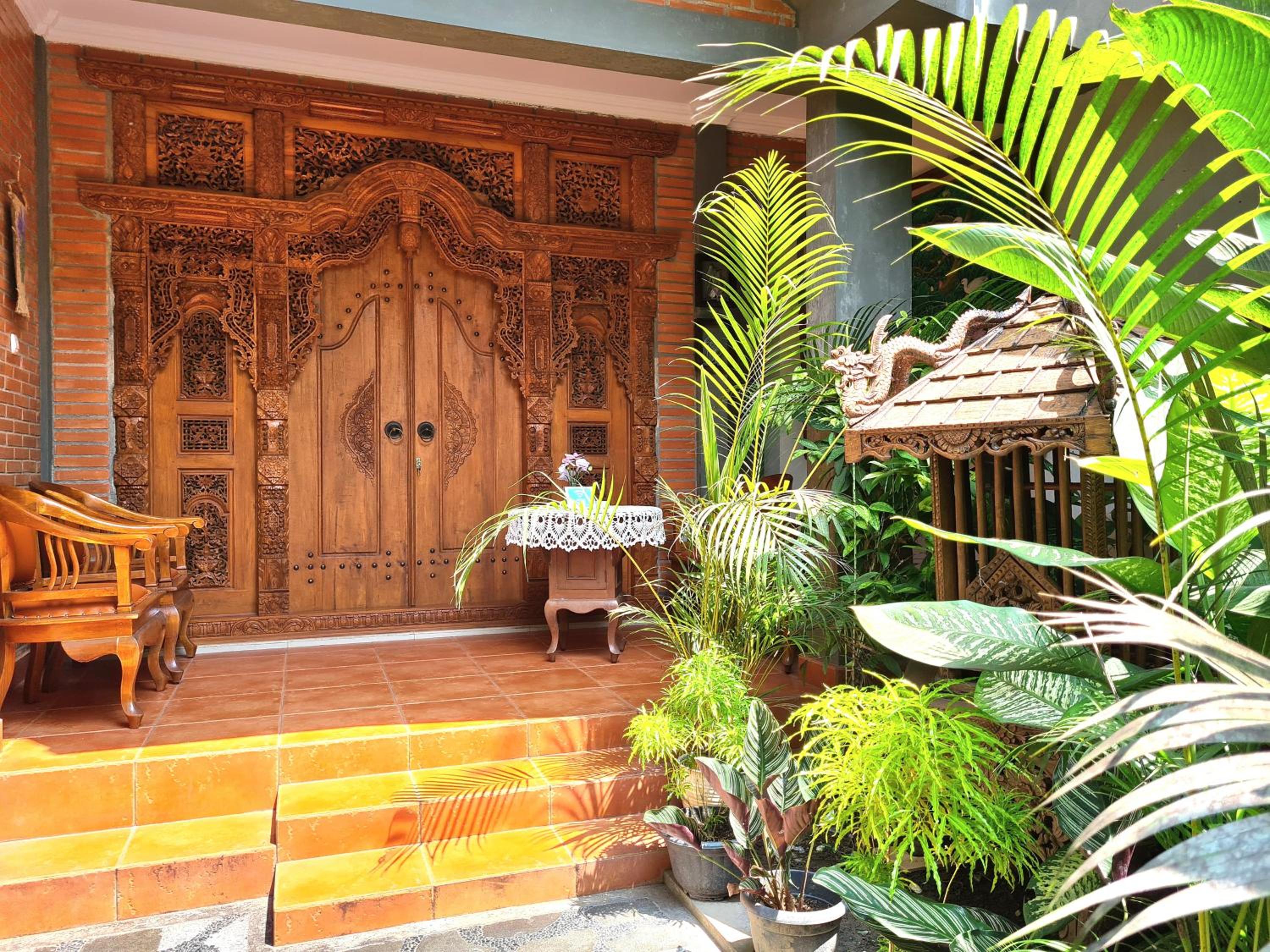 Ndalem Suryo Saptono Guest House view 2