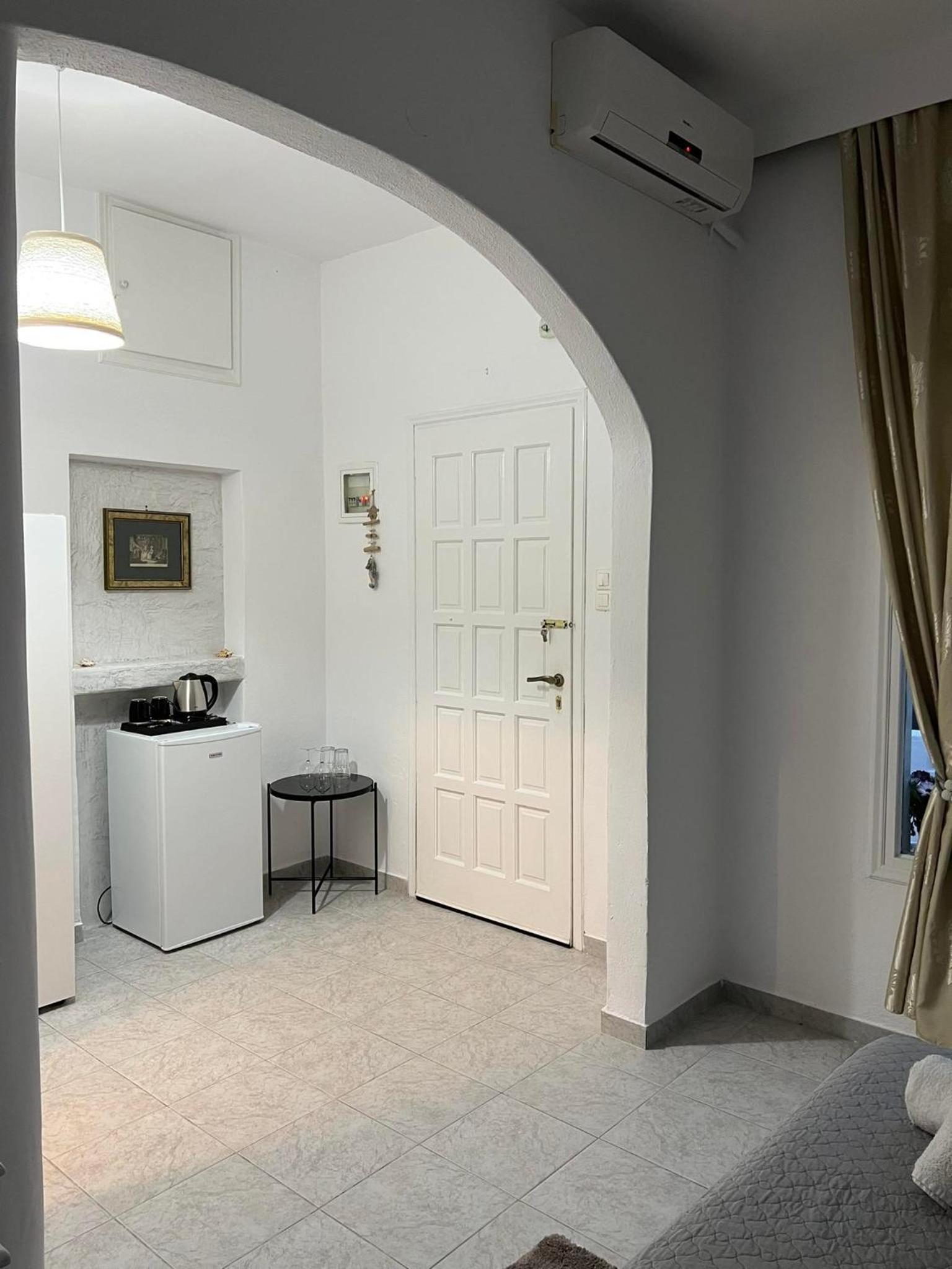 Zolfo Antico Beach Apartment Perissa view 5