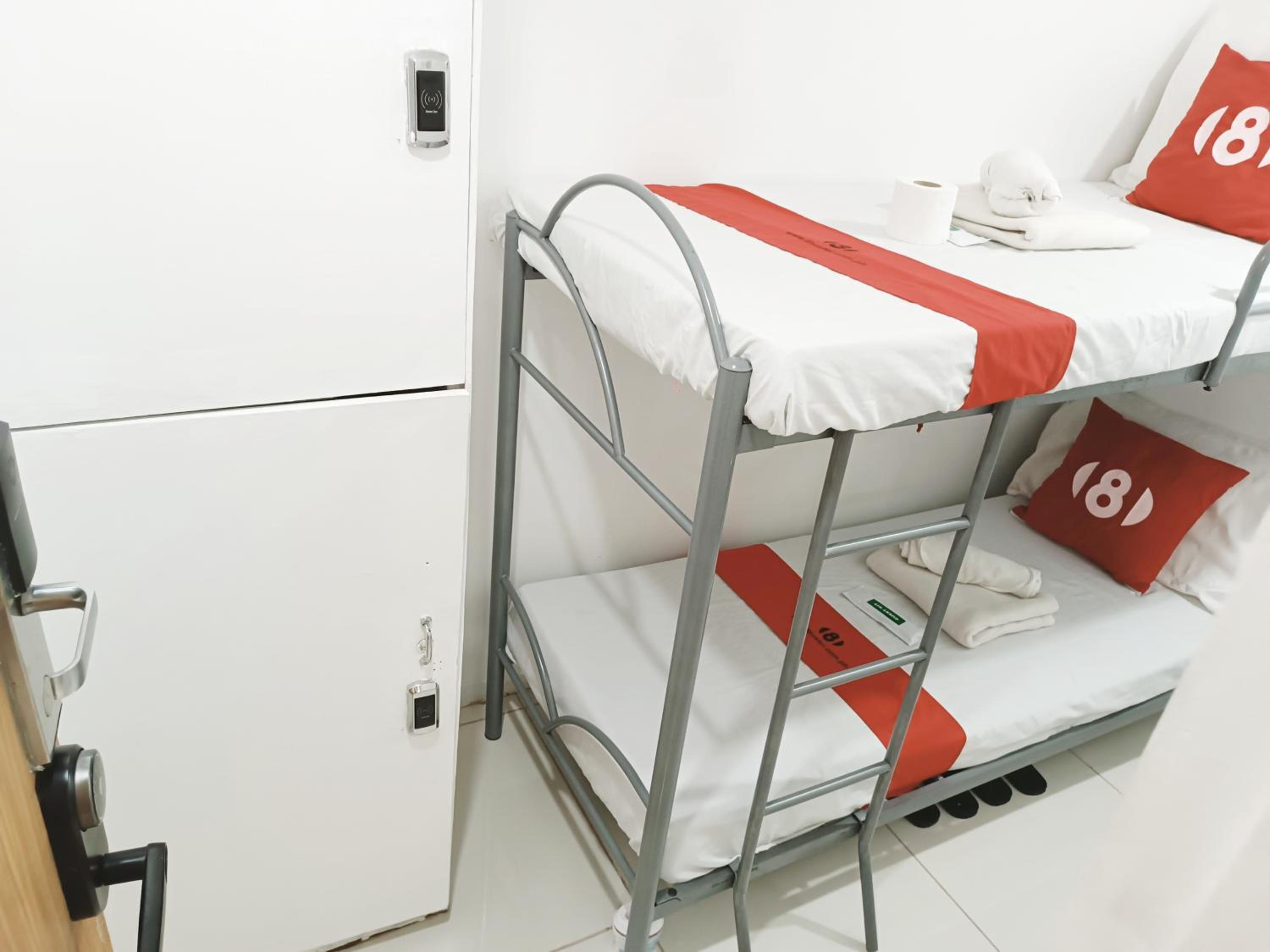 8Hostel