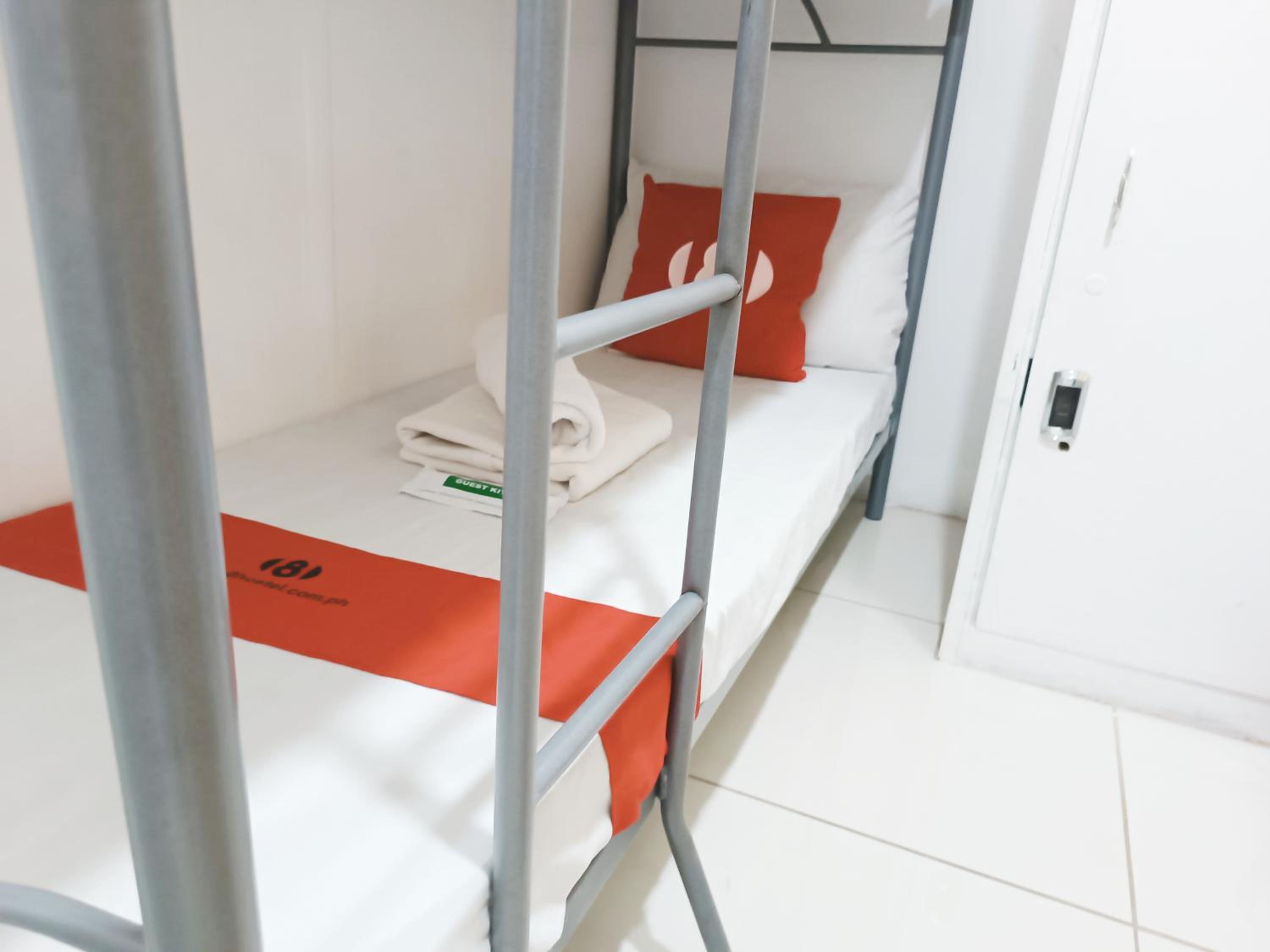 8Hostel