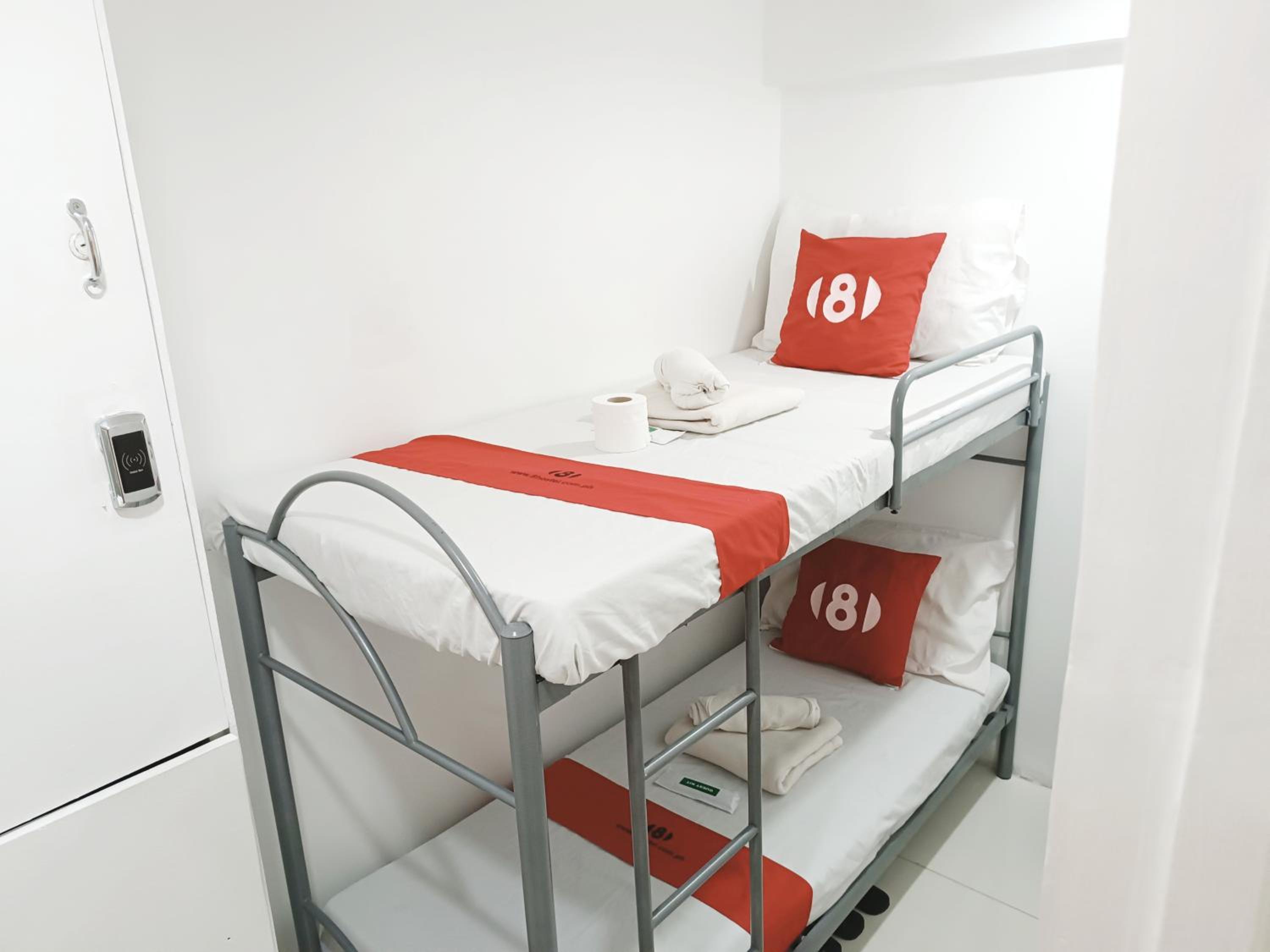 8Hostel