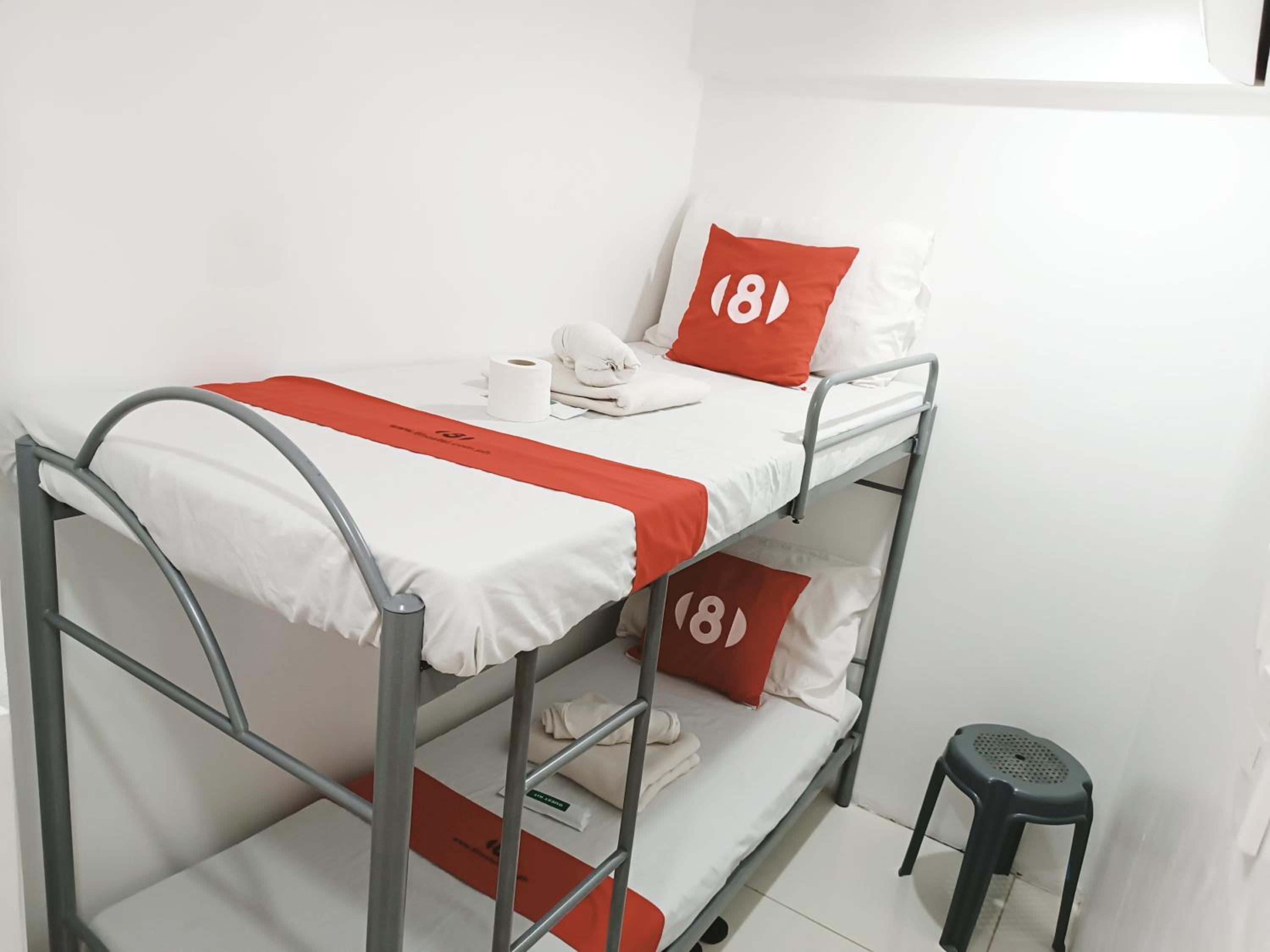 8Hostel