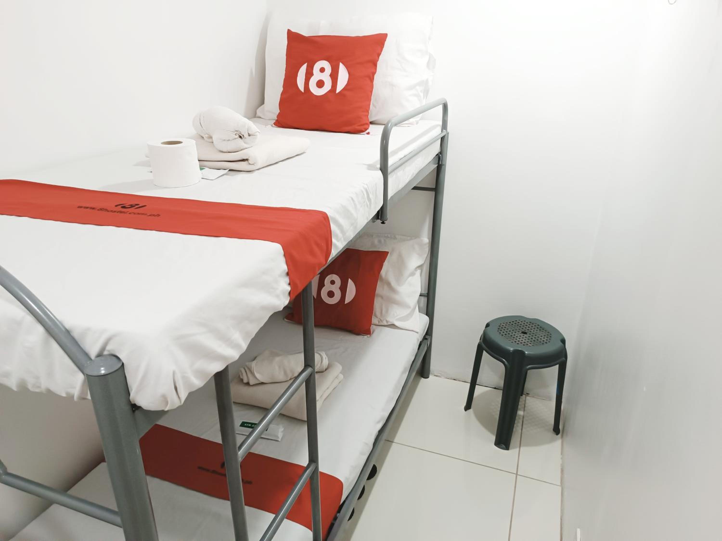 8Hostel