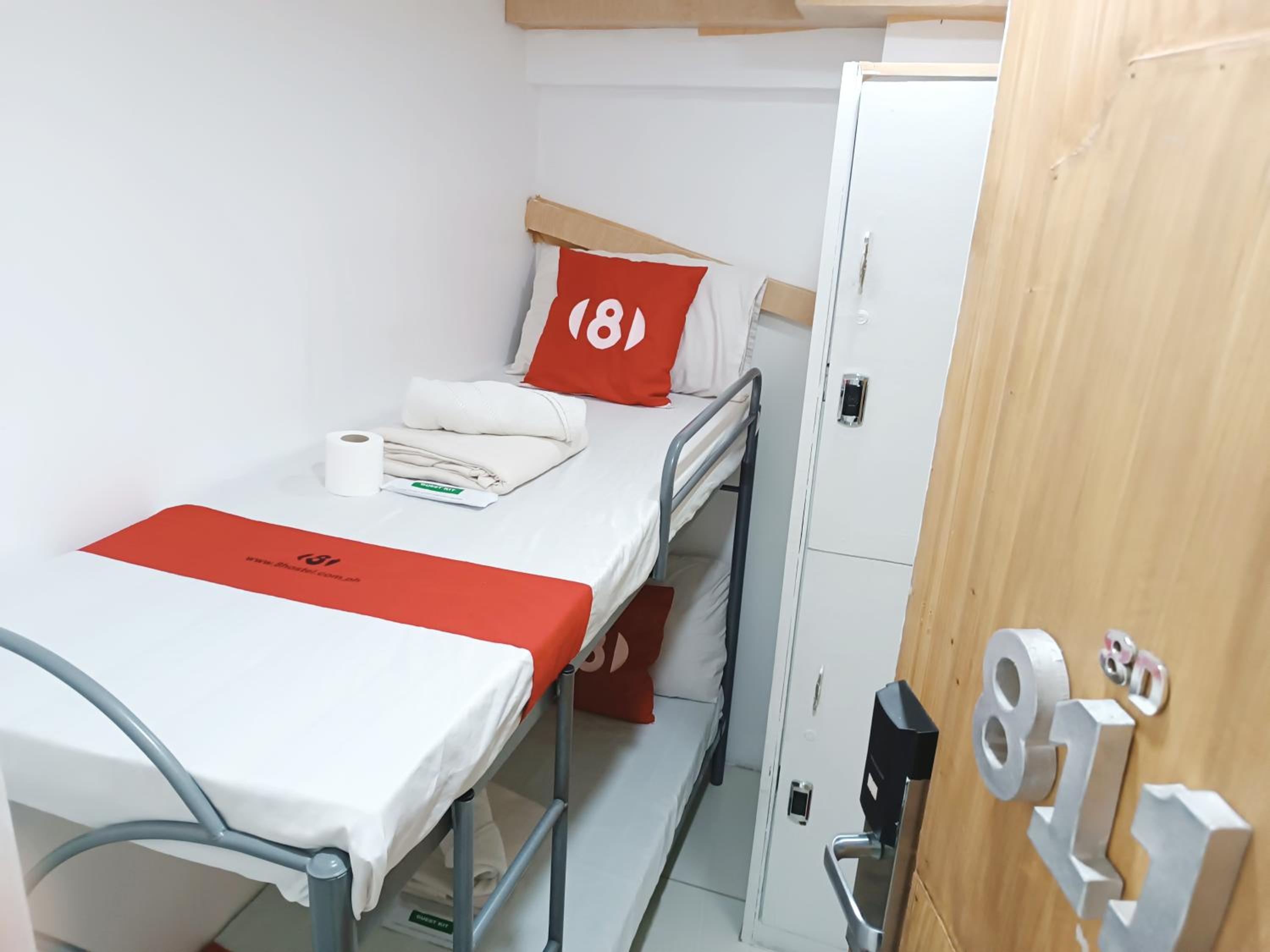 8Hostel
