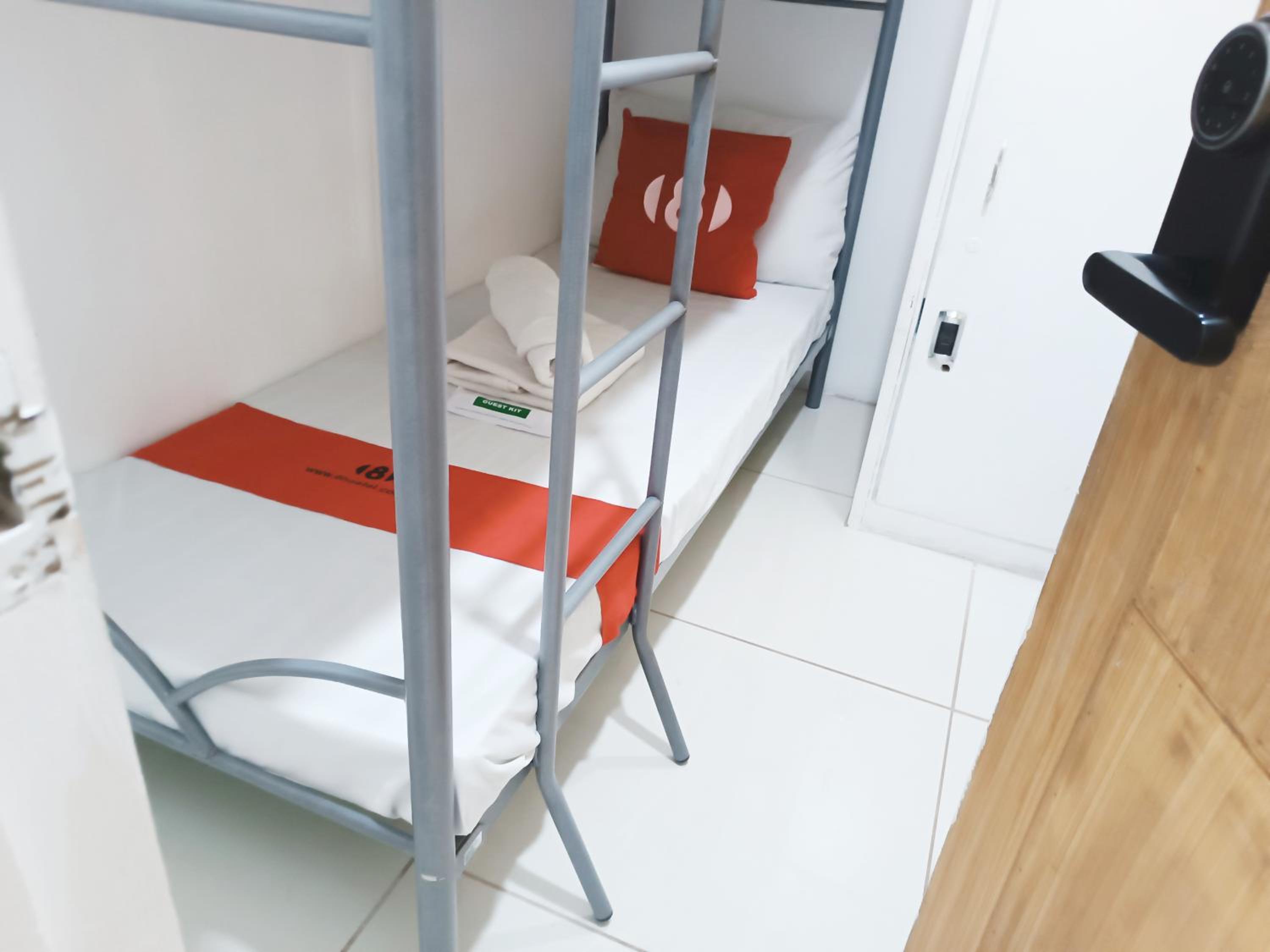 8Hostel