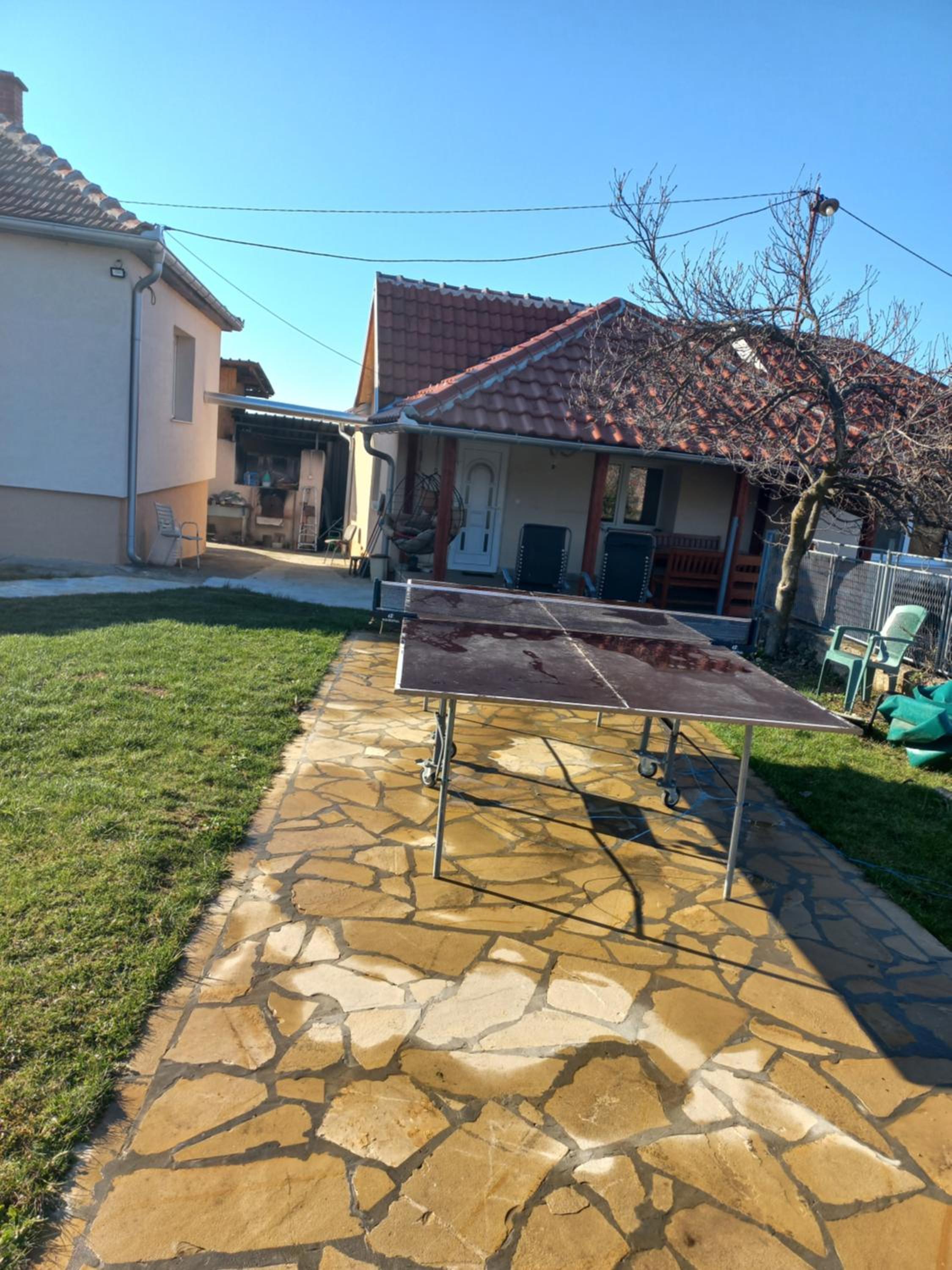 Kuća u selu sa bazenom i teniskim terenom za aktivan odmor