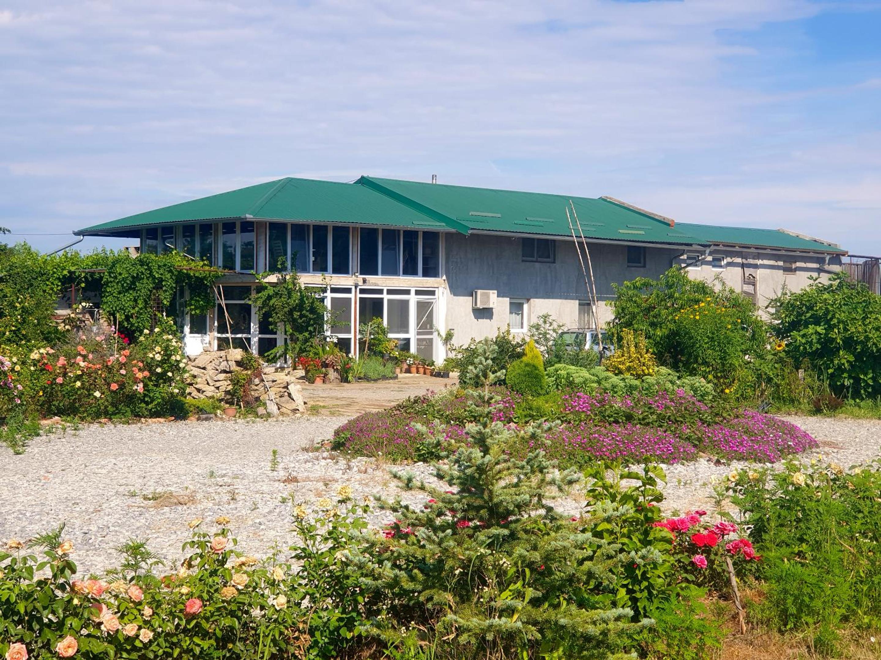Modern Apartment with Garden View in Belišće - 76 m²