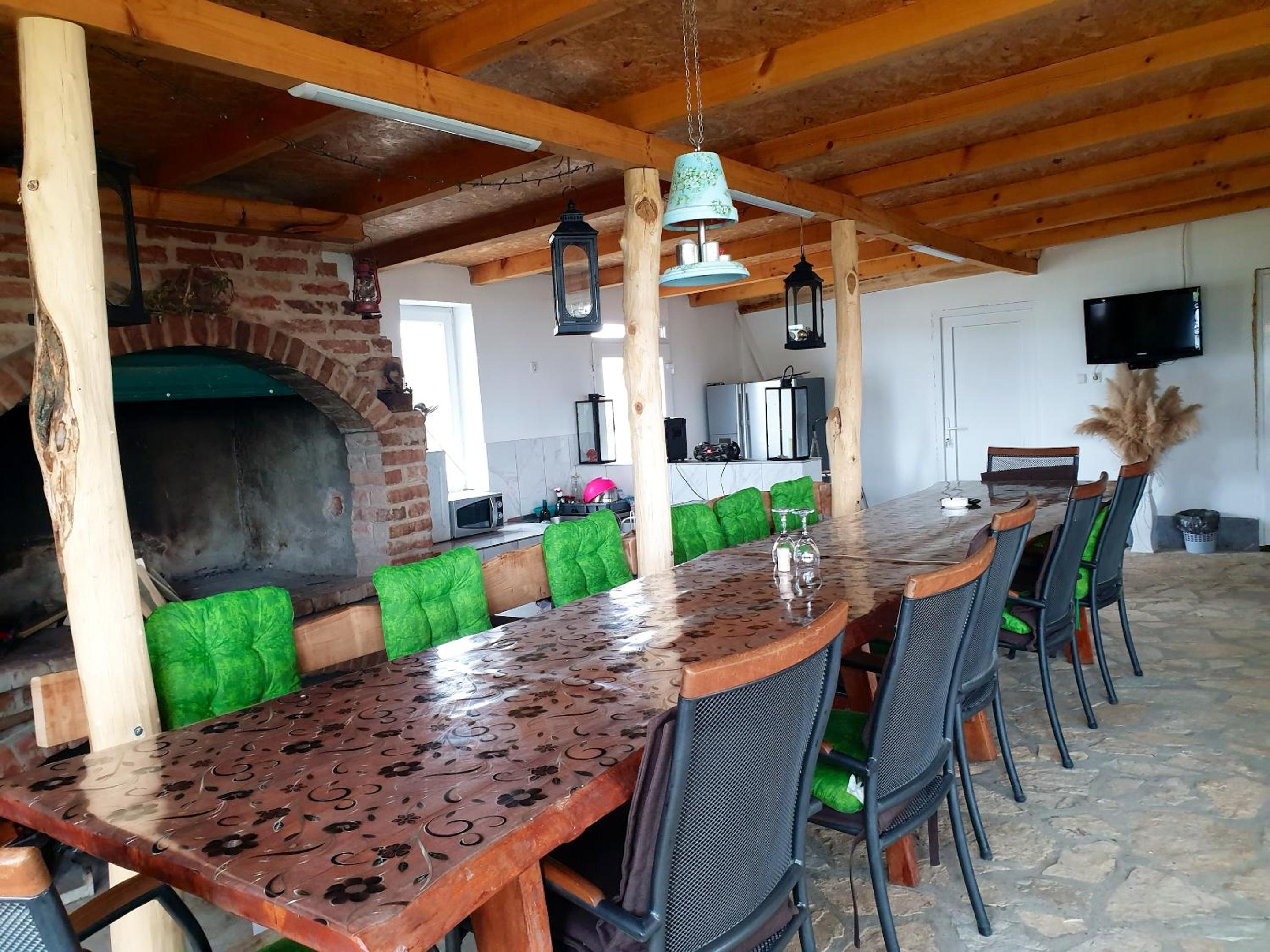 Modern Apartment with Garden View in Belišće - 76 m²