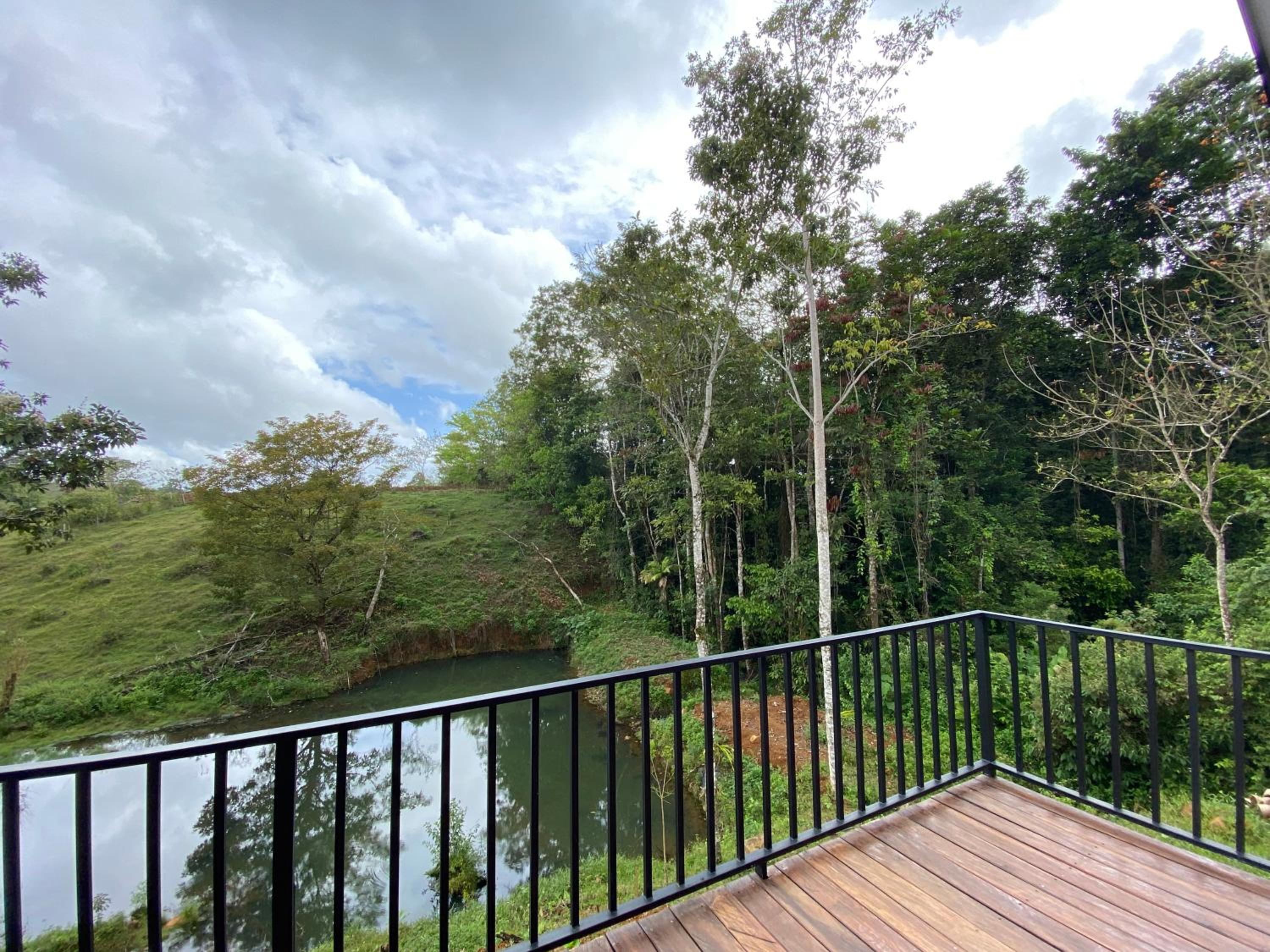 A-Frame, Rio Celeste in premises and close to park