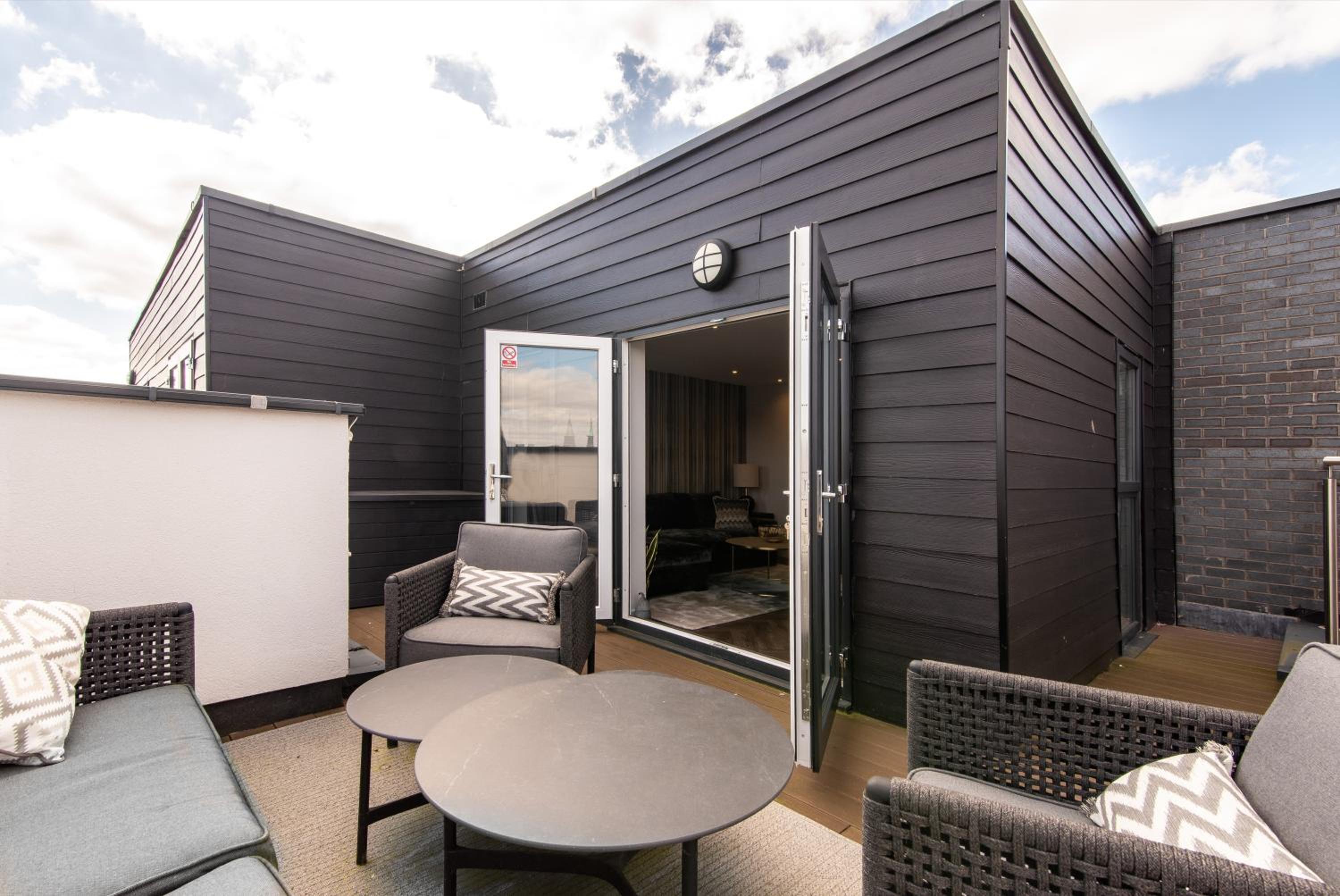 Super High End 1 bed with Balcony - Central West Bridgford view 5