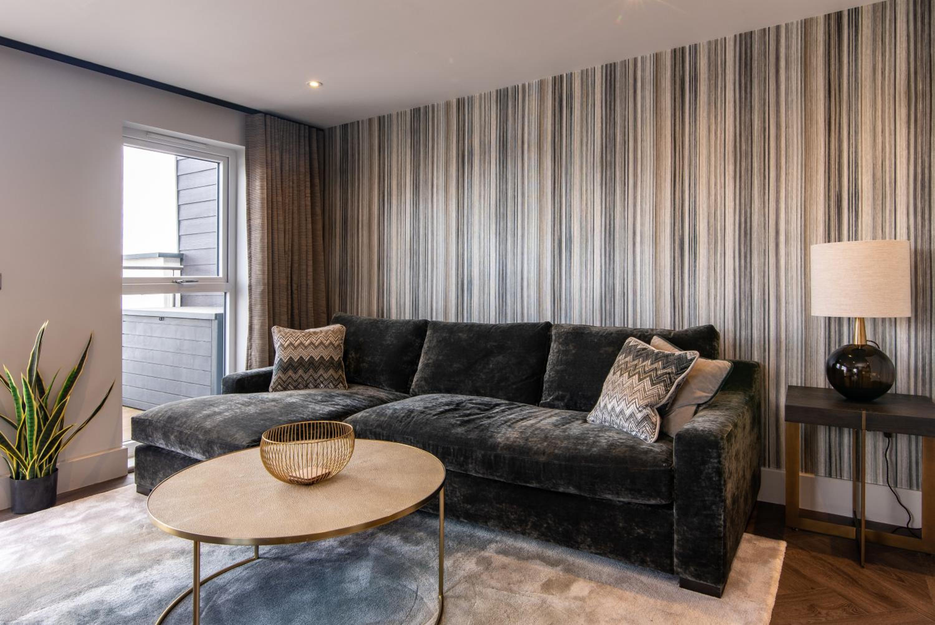 Super High End 1 bed with Balcony - Central West Bridgford view 3