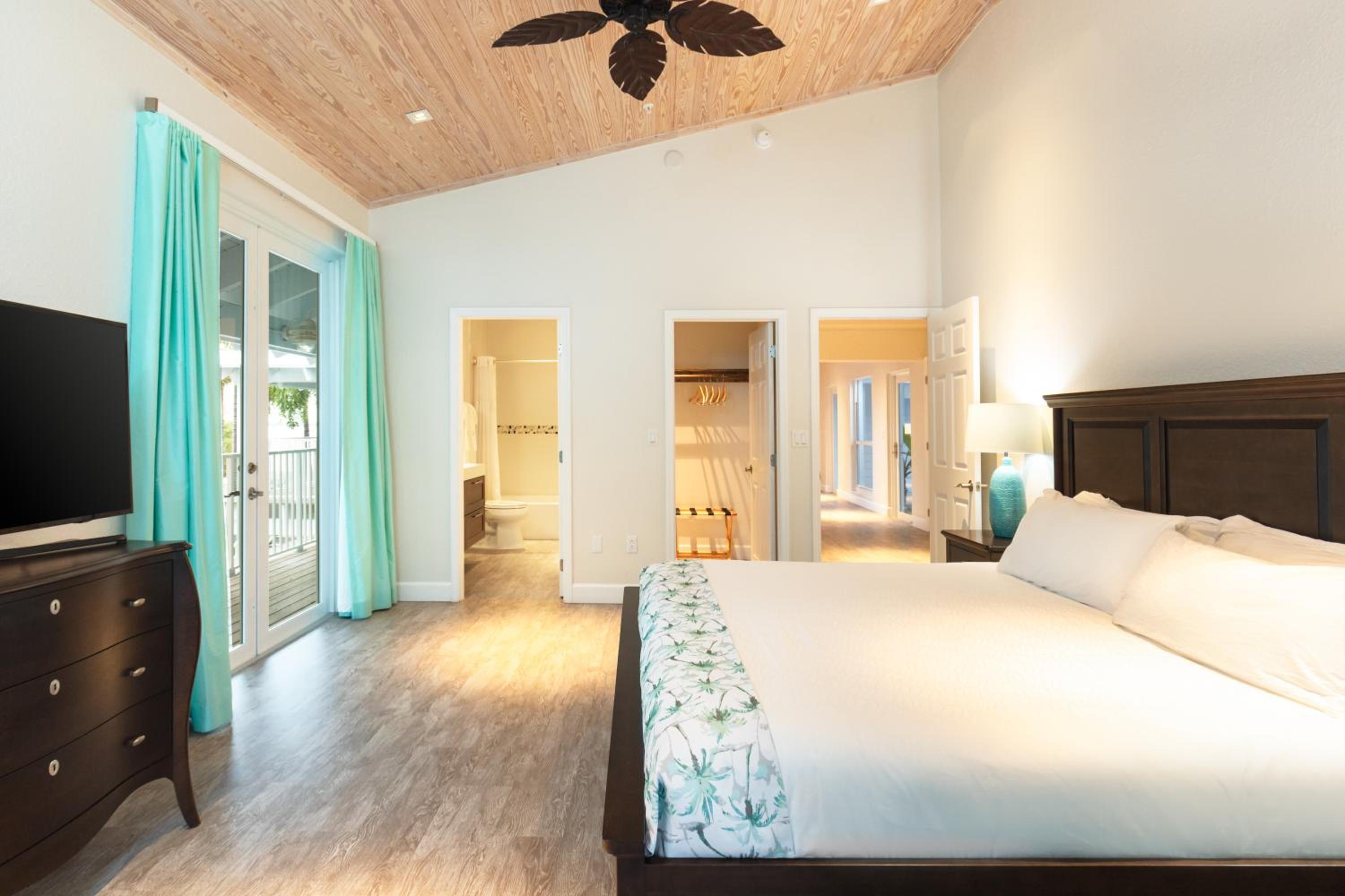 Dolphin Point Villas