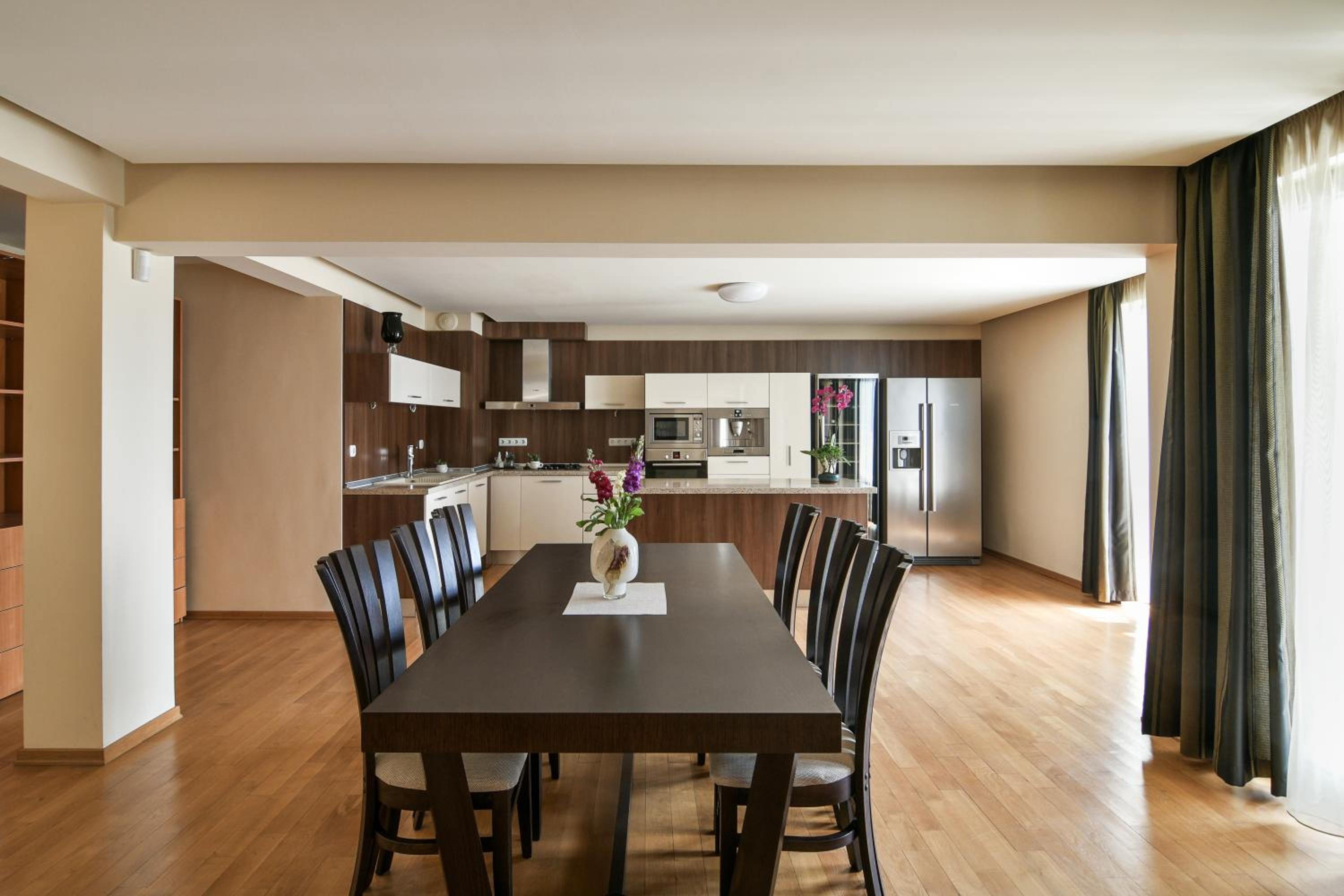 Central flat with Monster living room