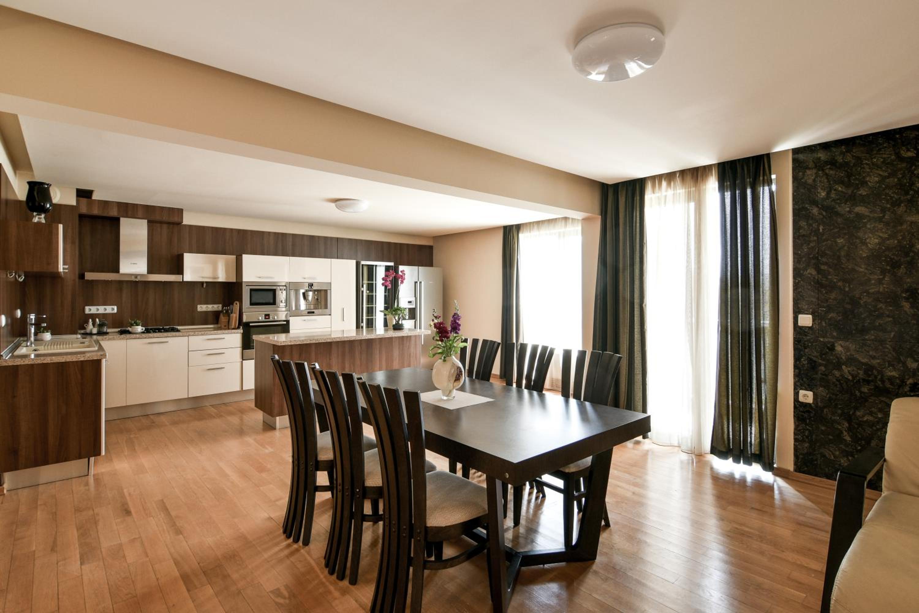 Central flat with Monster living room