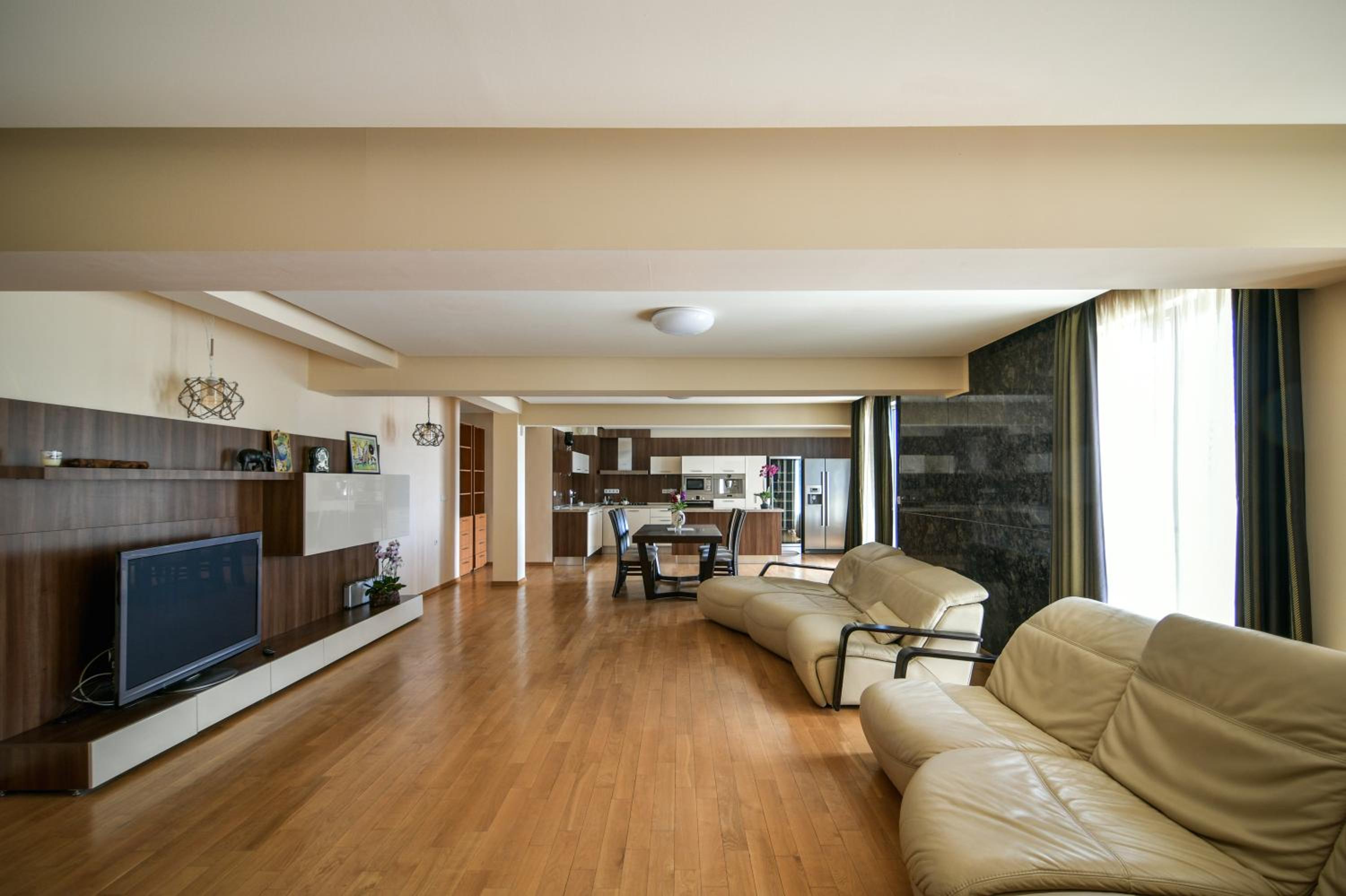 Hotel Central Flat With Monster Living Room