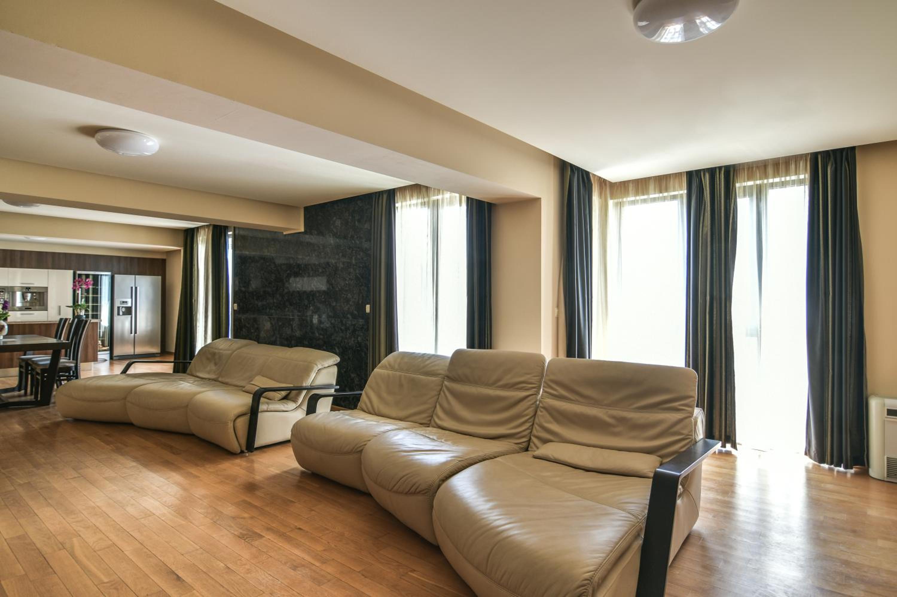 Central flat with Monster living room