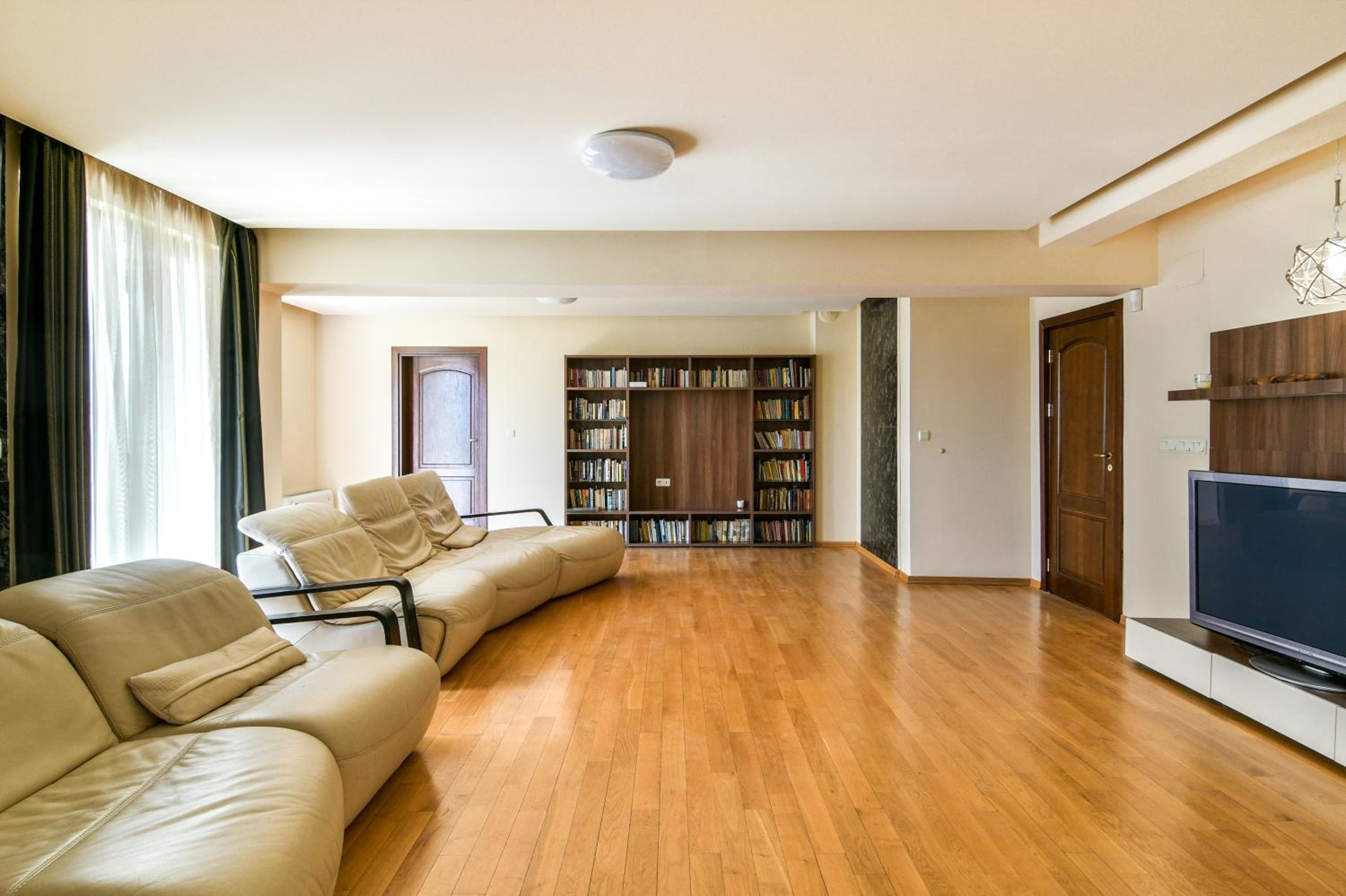 Central flat with Monster living room