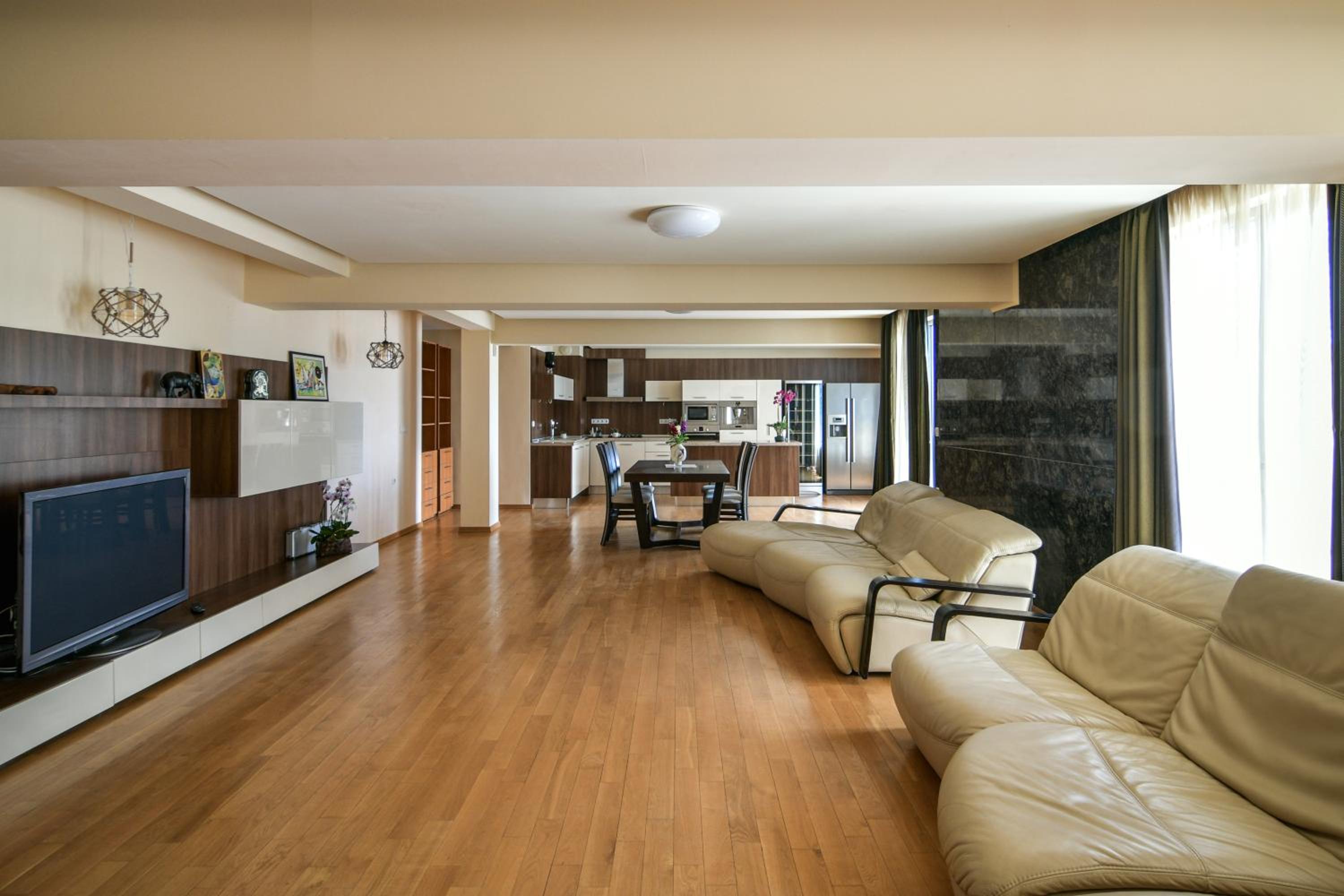 Central flat with Monster living room