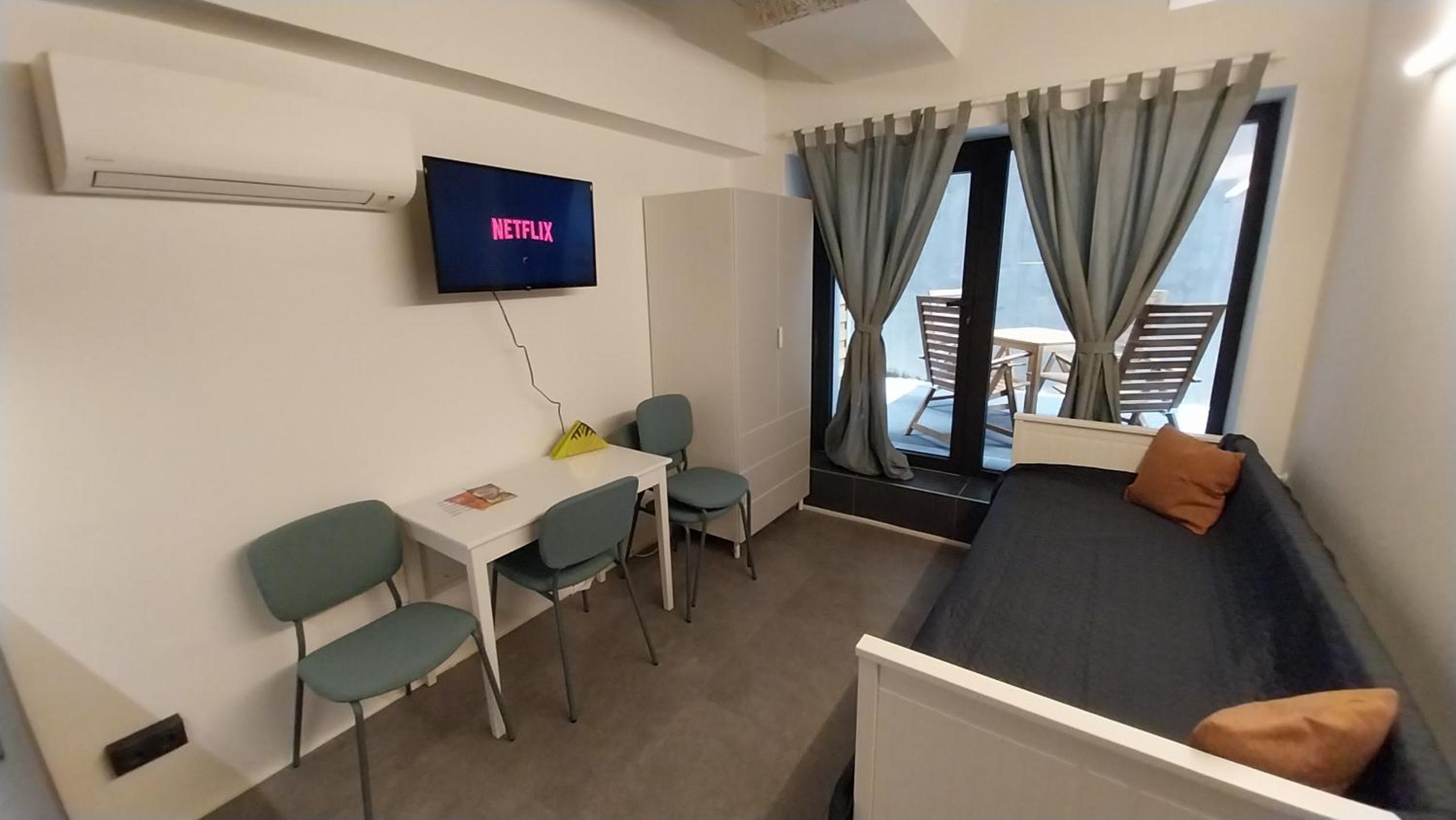 Peaceful Basement Apartment with Terrace & free GYM