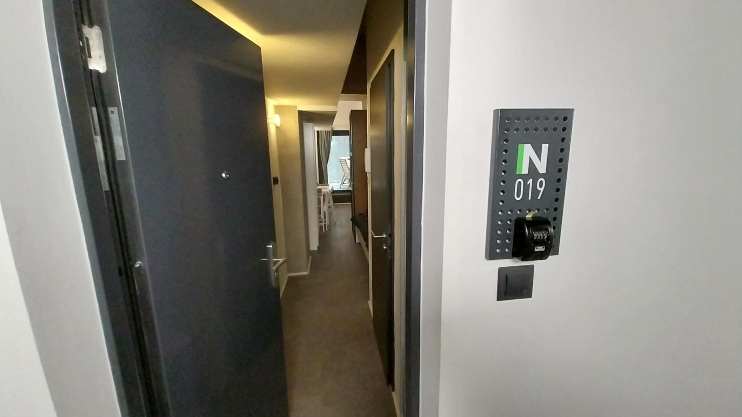Peaceful Basement Apartment with Terrace & free GYM