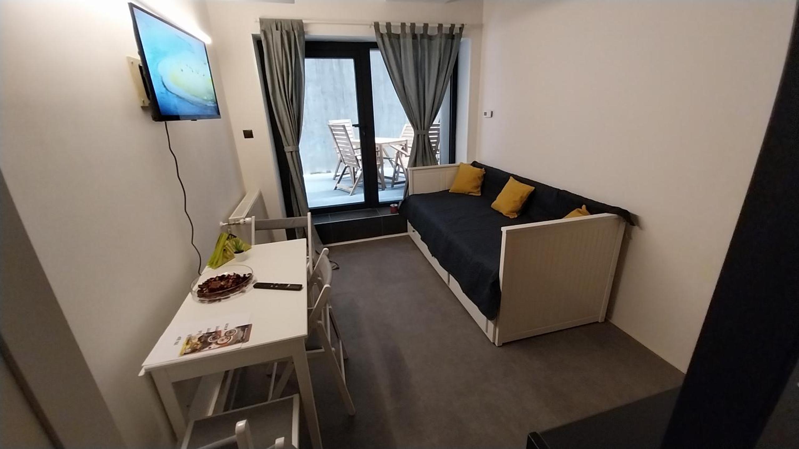 Peaceful Basement Apartment with Terrace & free GYM
