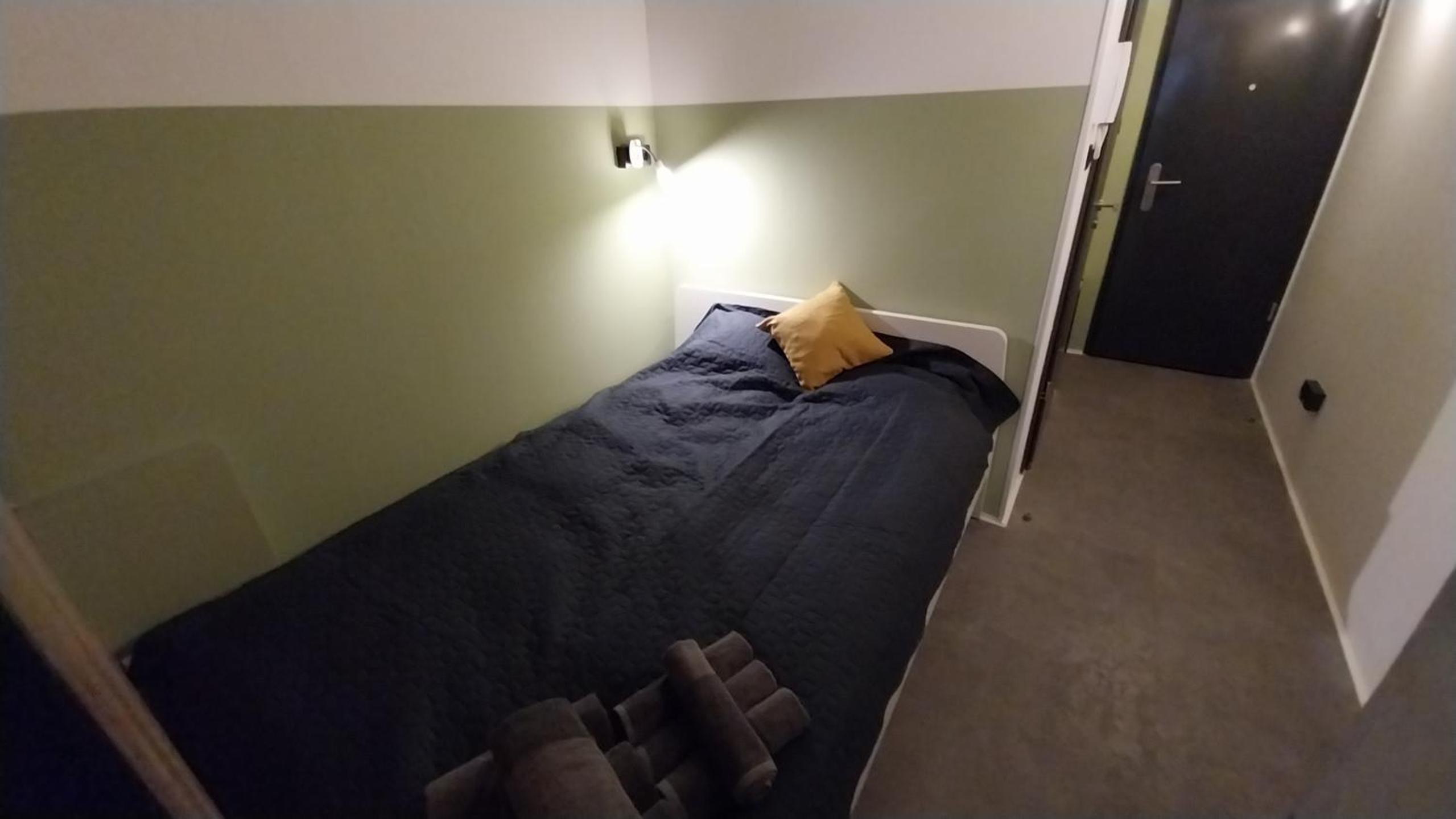 Peaceful Basement Apartment with Terrace & free GYM