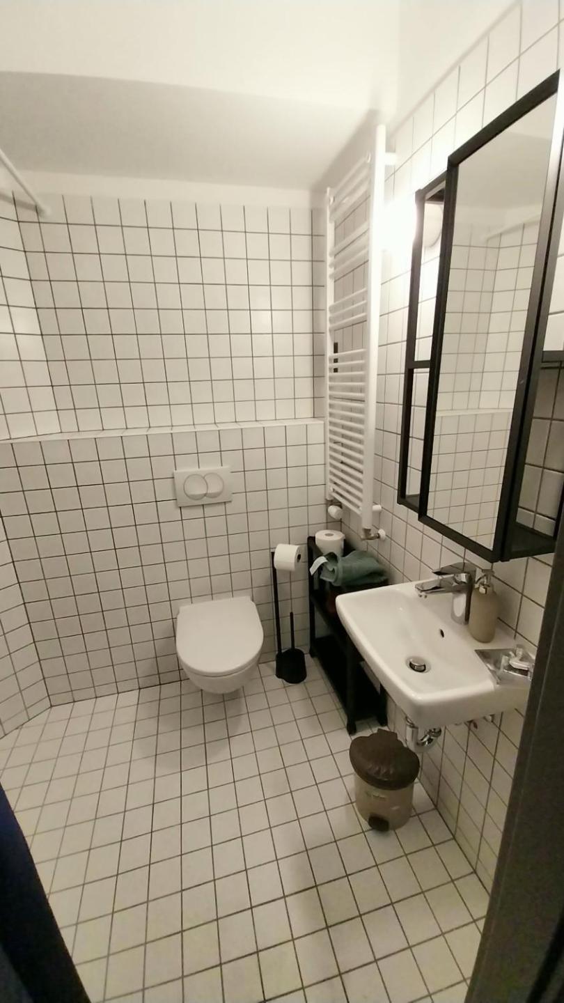 Peaceful Basement Apartment with Terrace & free GYM