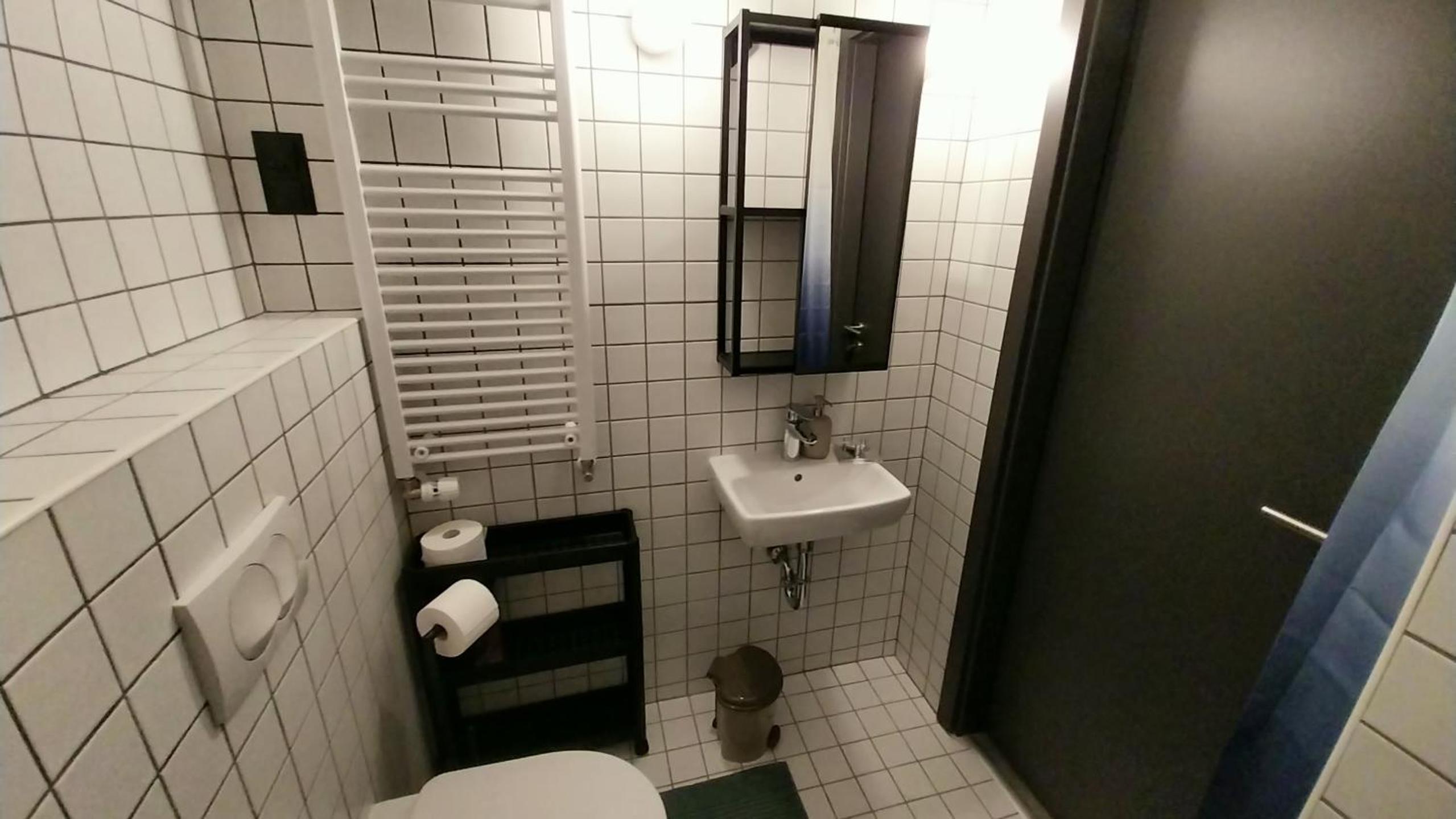 Peaceful Basement Apartment with Terrace & free GYM