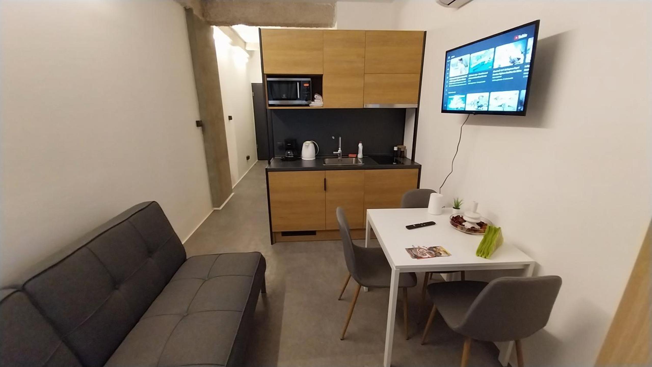 Peaceful Basement Apartment with Terrace & free GYM