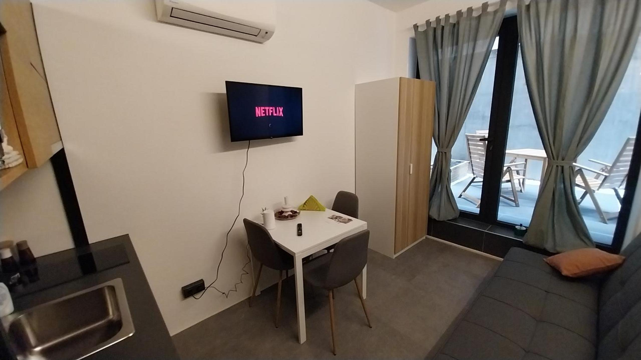 Peaceful Basement Apartment with Terrace & free GYM