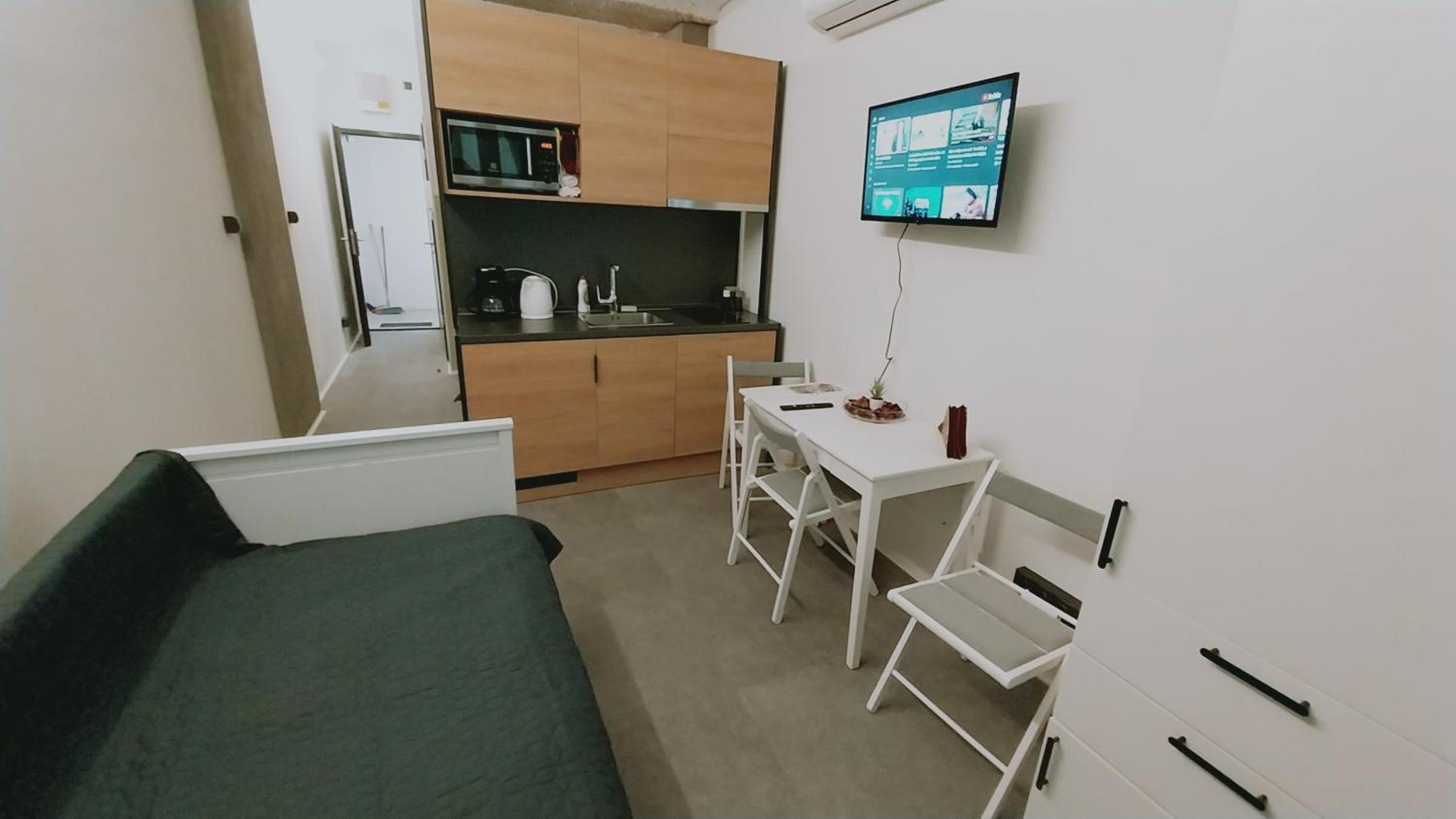 Peaceful Basement Apartment with Terrace & free GYM