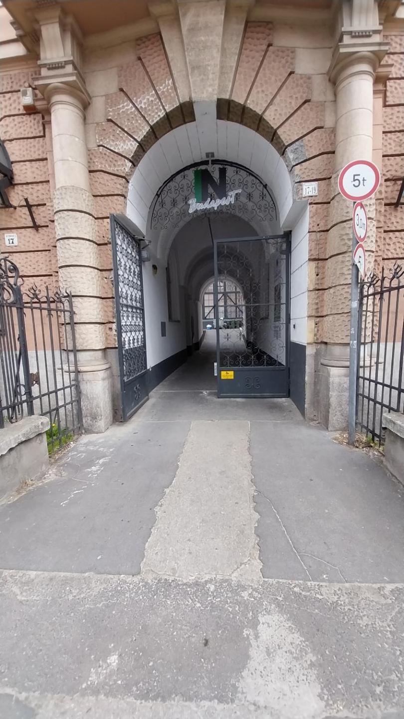 Peaceful Basement Apartment with Terrace & free GYM