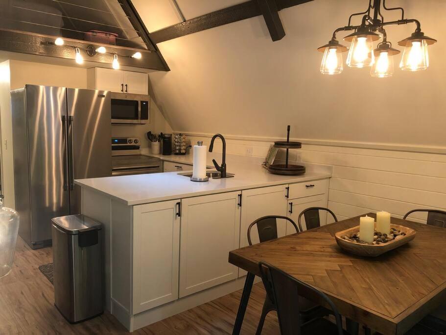 Newly renovated A-frame 5 Min walk to main street