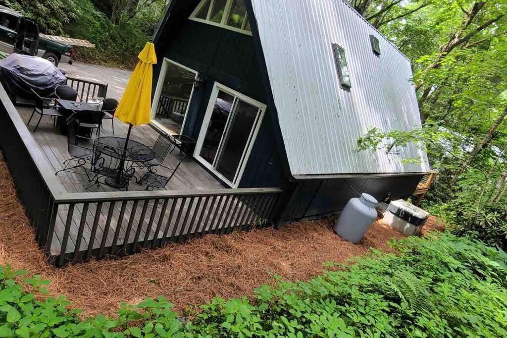 Newly renovated A-frame 5 Min walk to main street