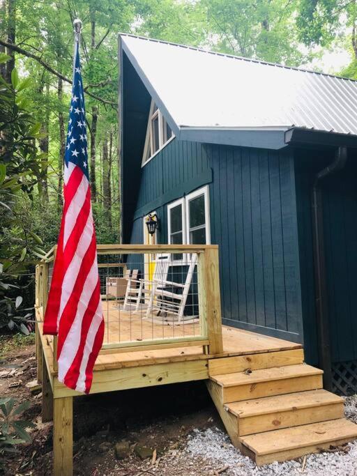 Newly renovated A-frame 5 Min walk to main street