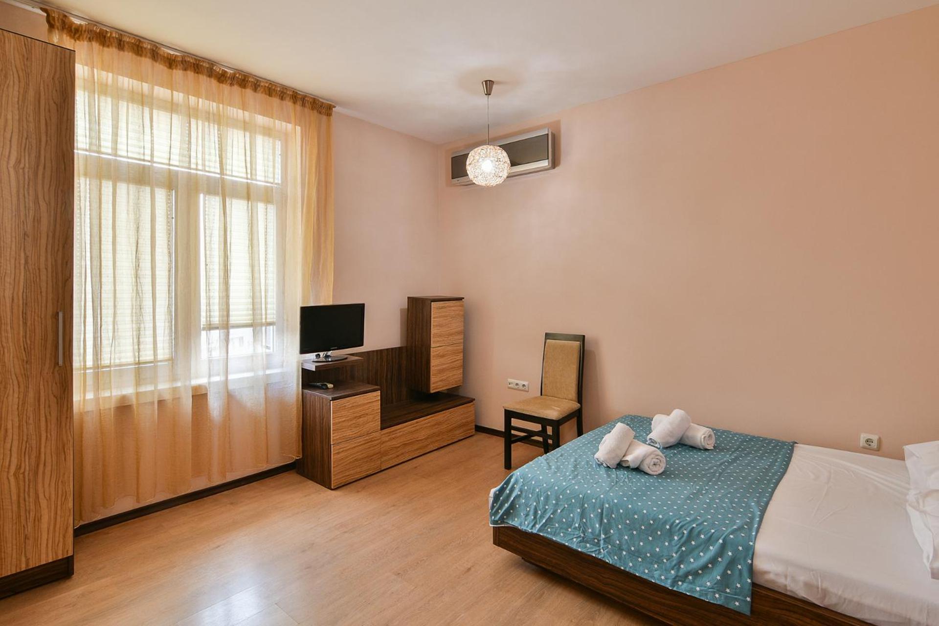 Budget central next to sea garden and beach