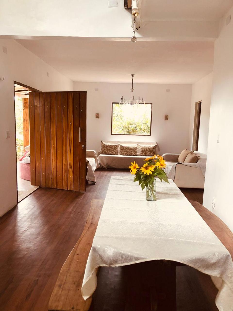 Casa em Alto Paraíso com vista para as montanhas no Eldorado ao lado do centro