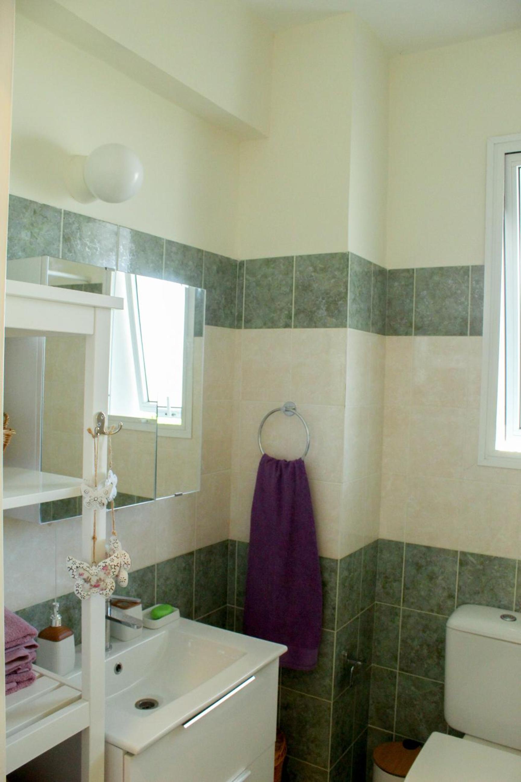 Cozy 1 bedroom apartment in walking distance to the municipal beach