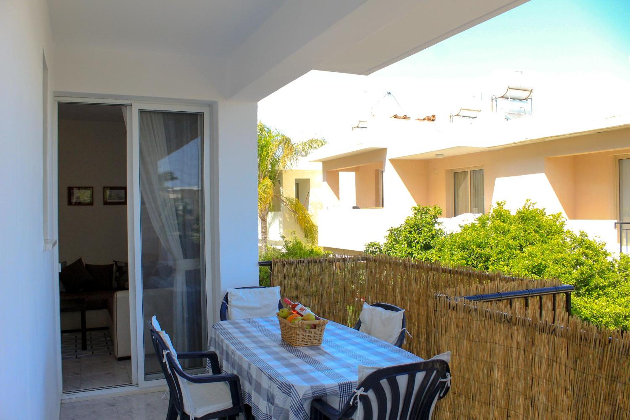 Cozy 1 bedroom apartment in walking distance to the municipal beach