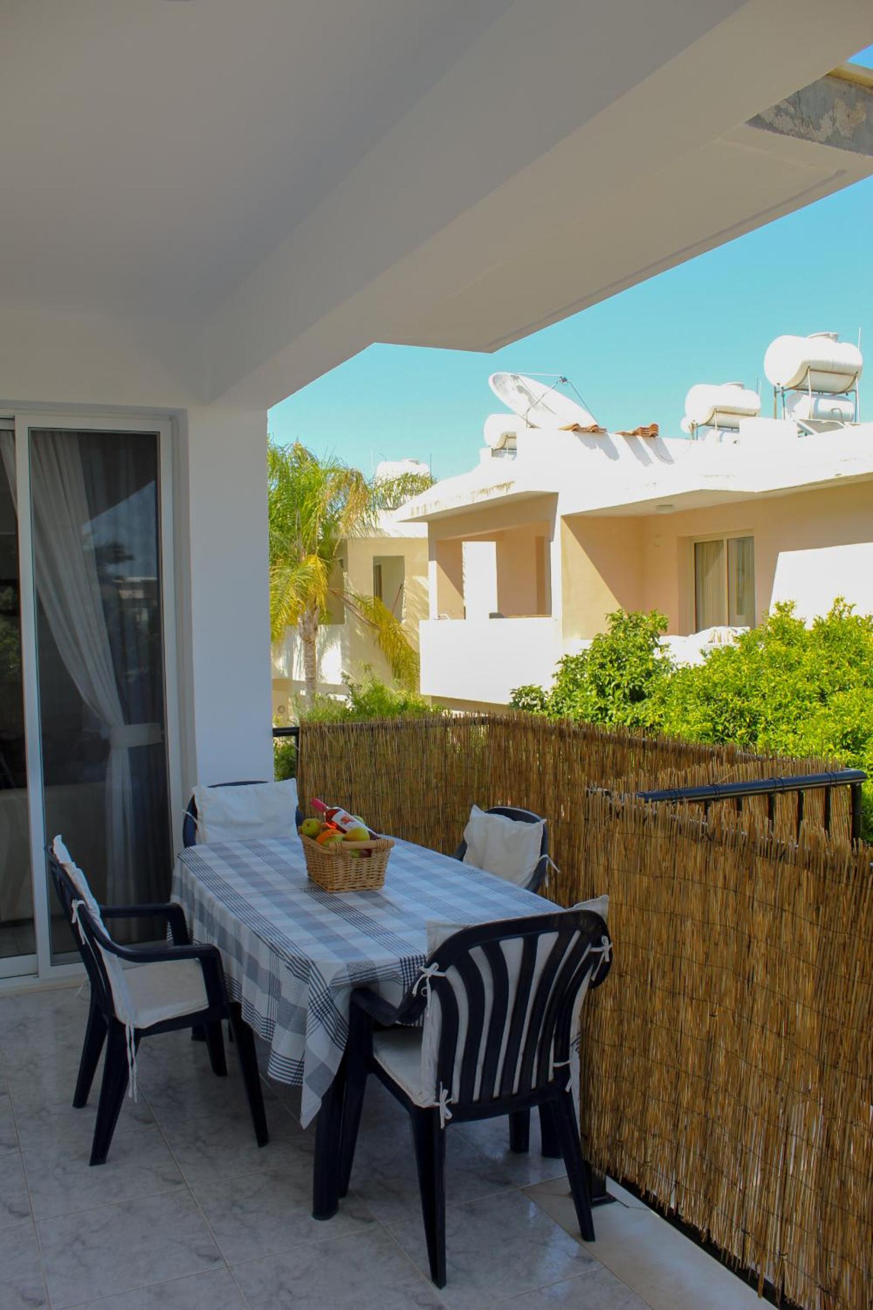 Cozy 1 bedroom apartment in walking distance to the municipal beach
