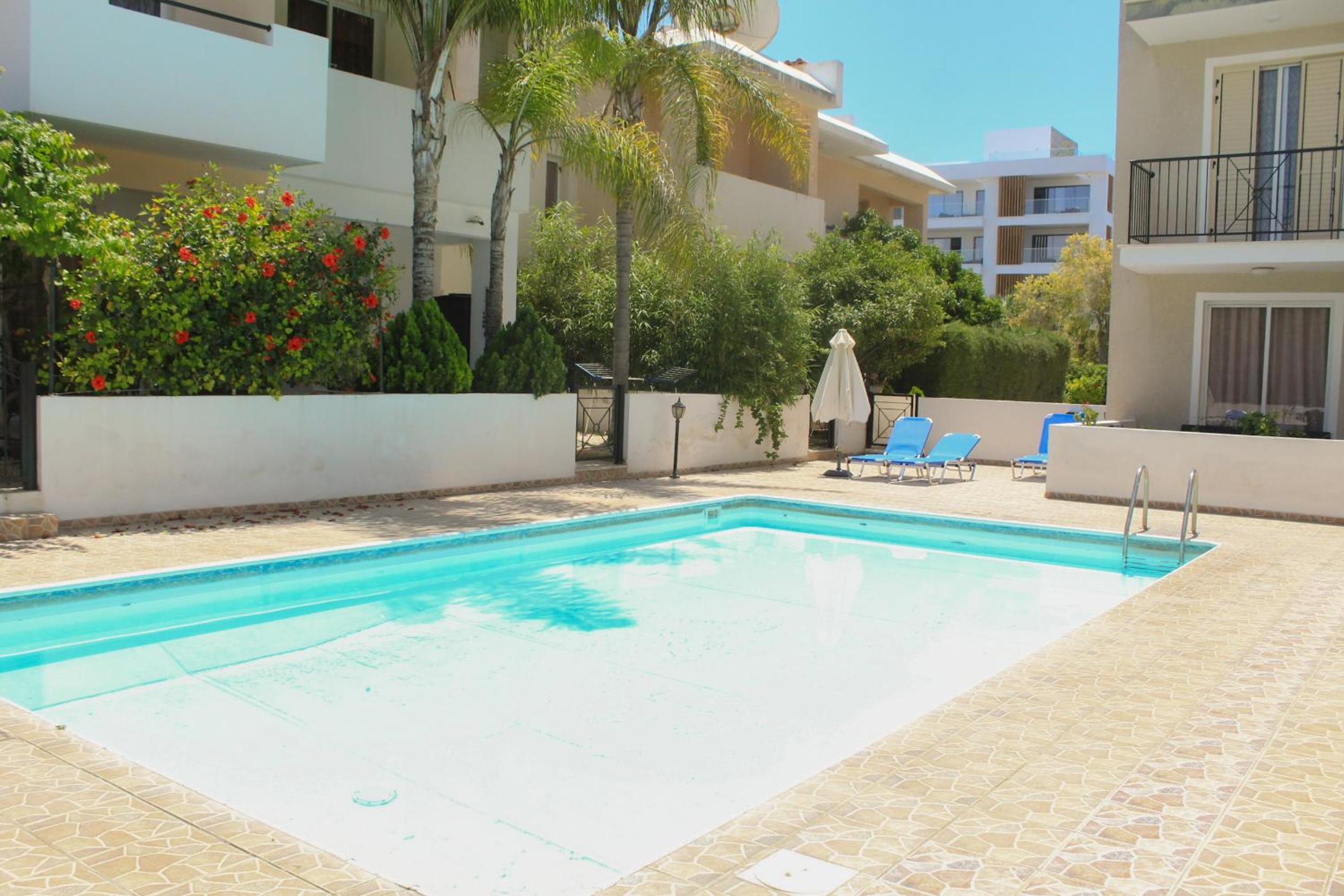 Cozy 1 bedroom apartment in walking distance to the municipal beach